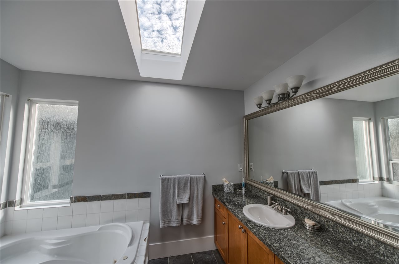 2408 GEORGE Street North Vancouver 9
