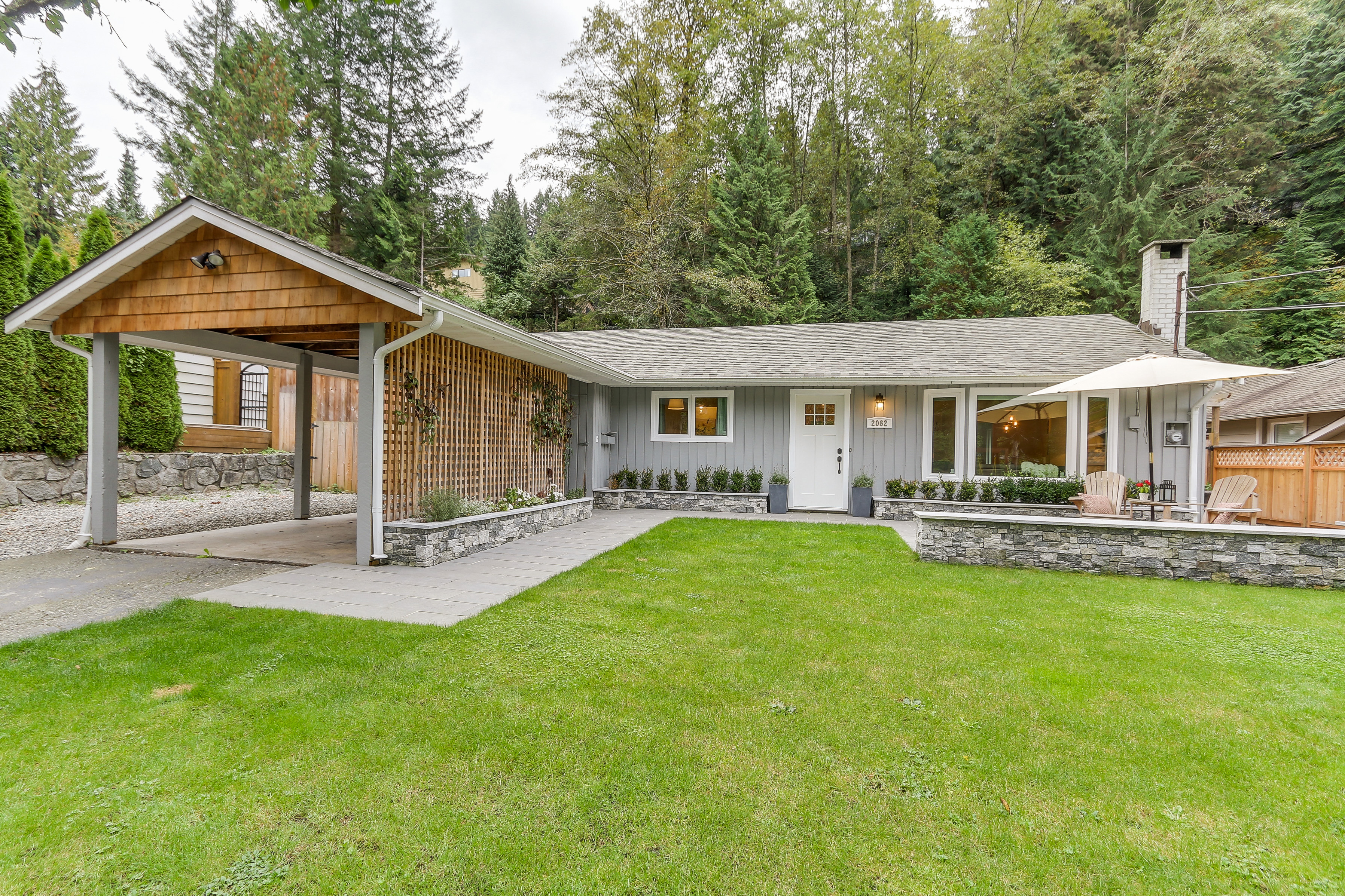 2062 Riverside Drive , North Vancouver, BC