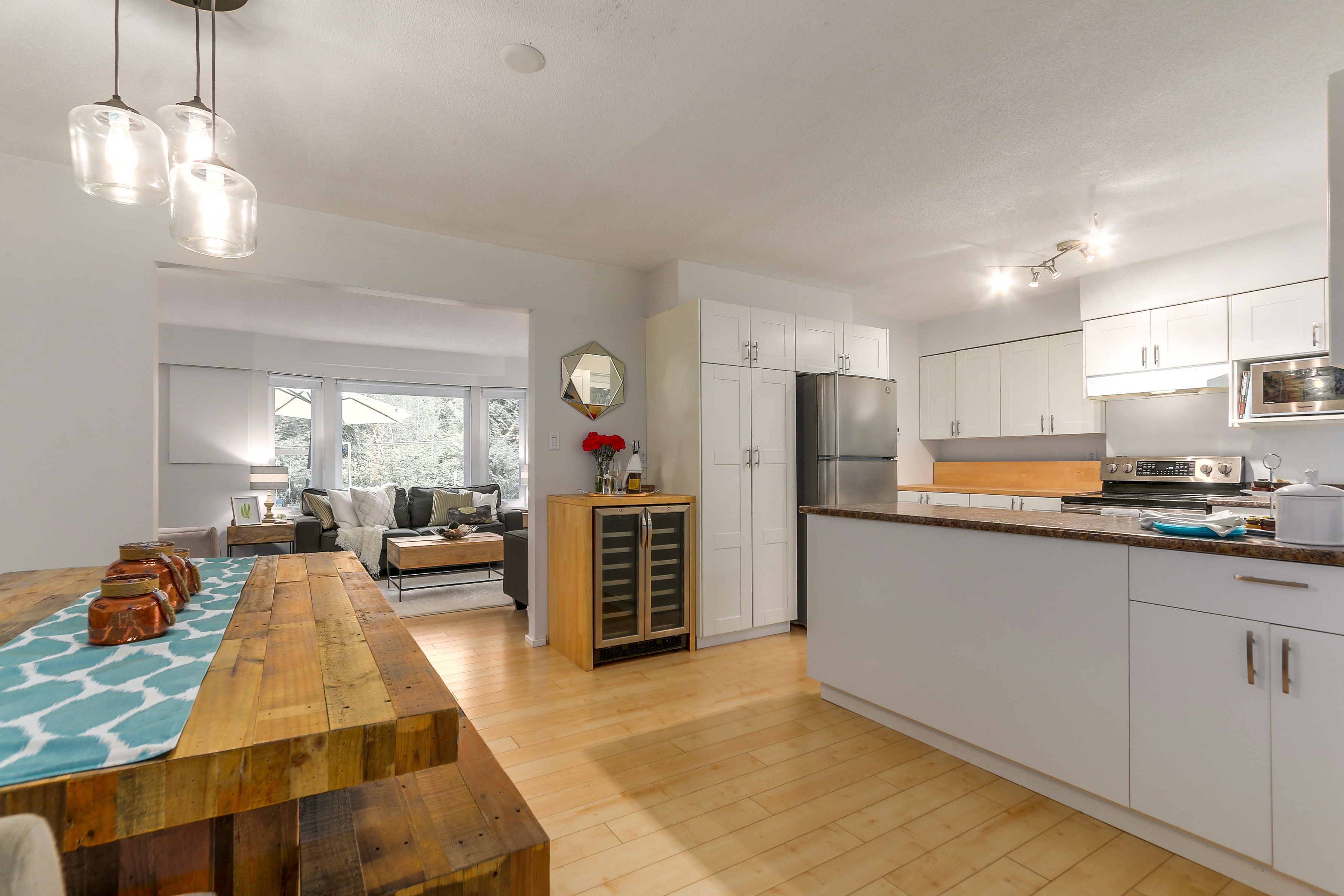 2062 Riverside Drive , North Vancouver, BC 14