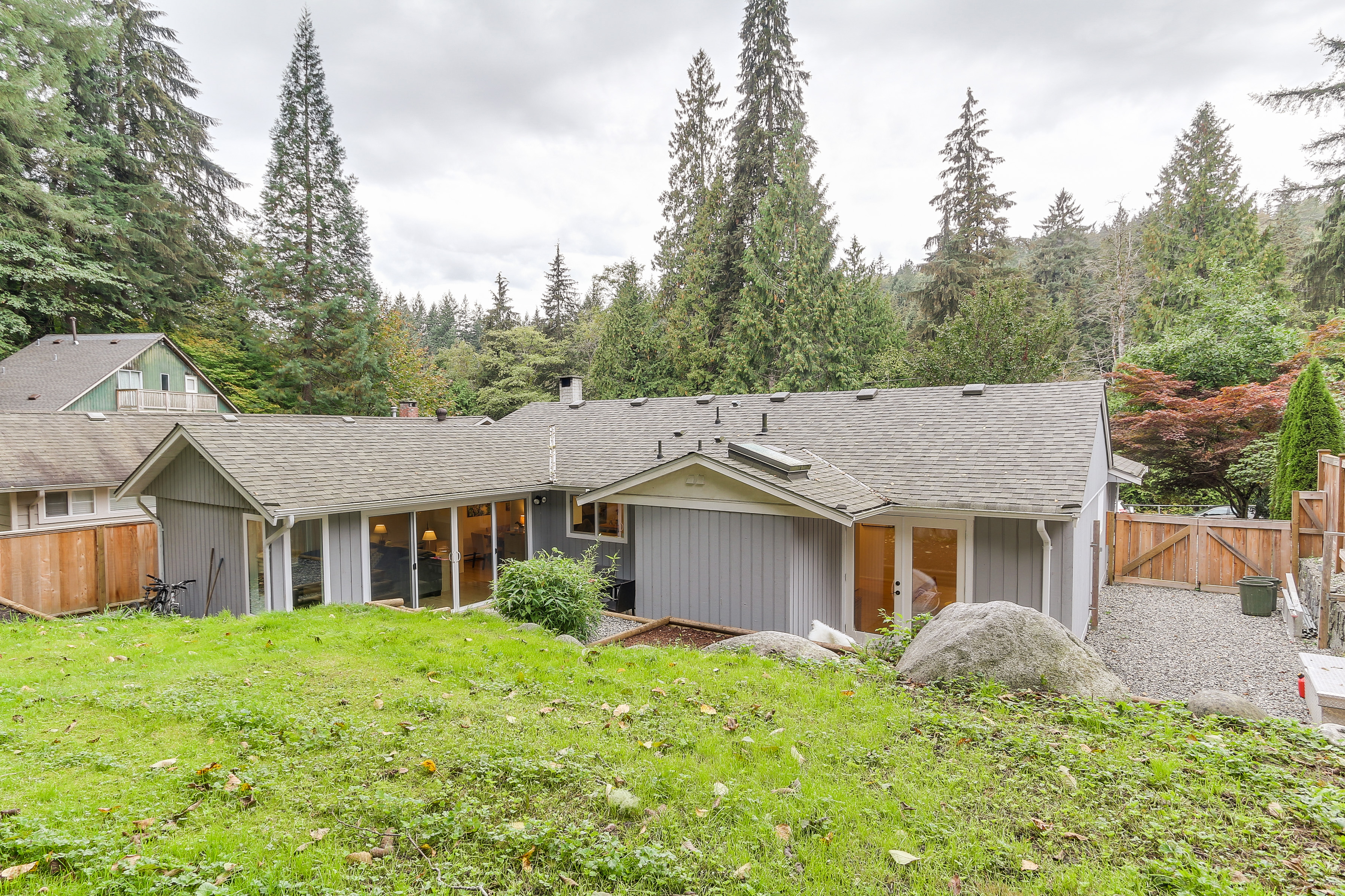 2062 Riverside Drive , North Vancouver, BC 28
