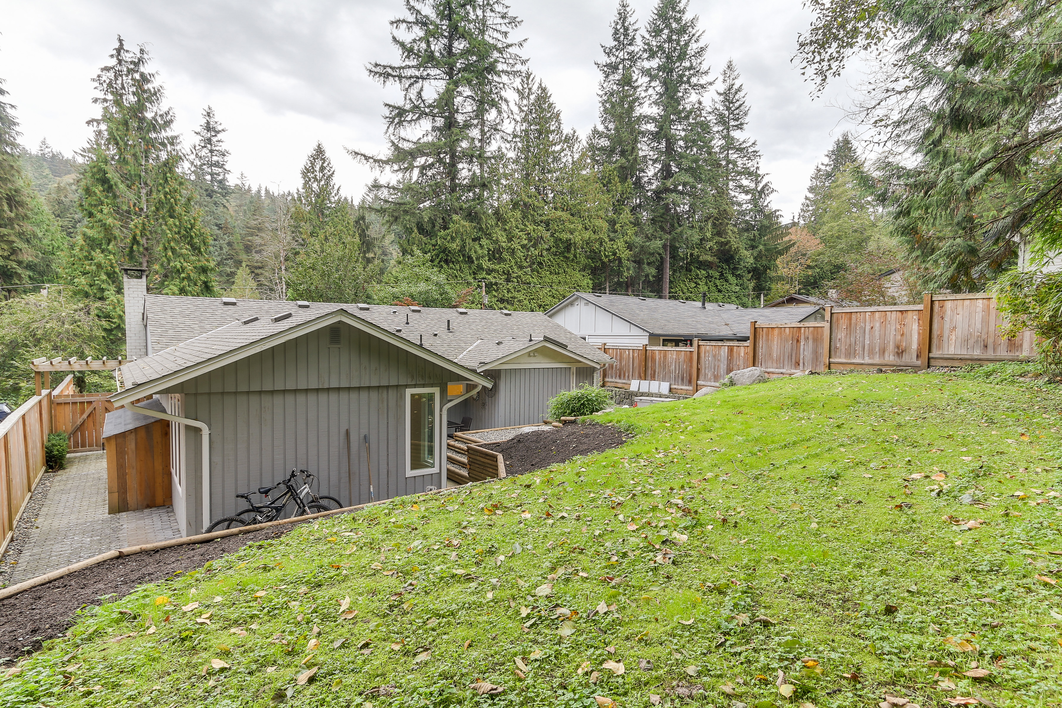2062 Riverside Drive , North Vancouver, BC 24