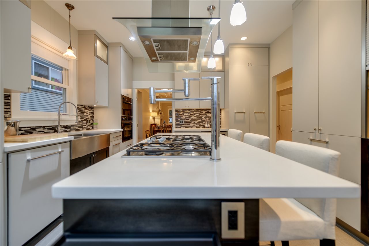 1299 FREDERICK ROAD North Vancouver 6