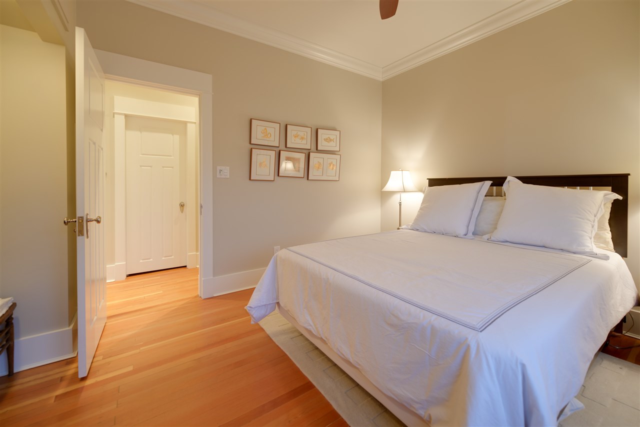 1299 FREDERICK ROAD North Vancouver 7