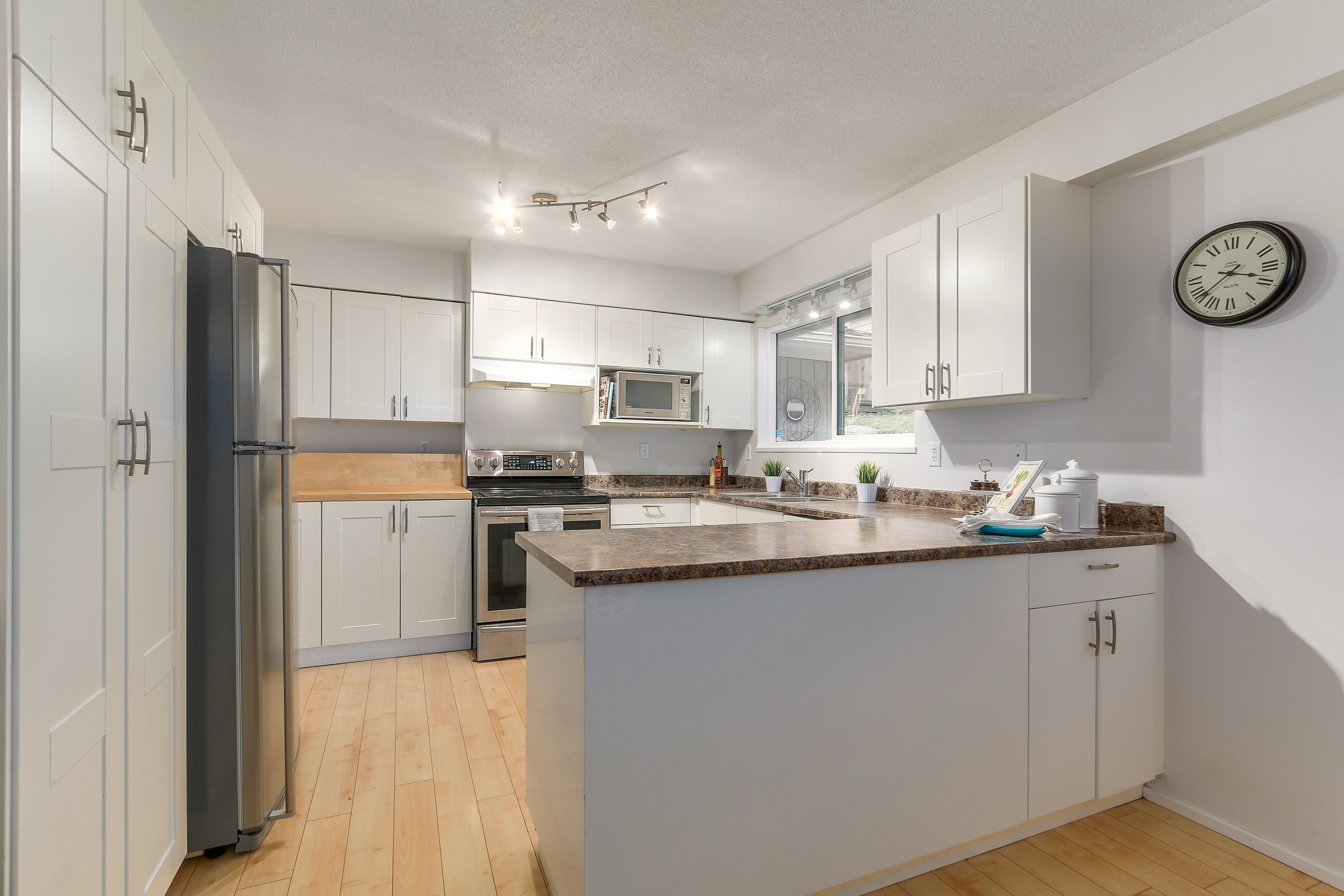 2062 Riverside Drive , North Vancouver, BC 7