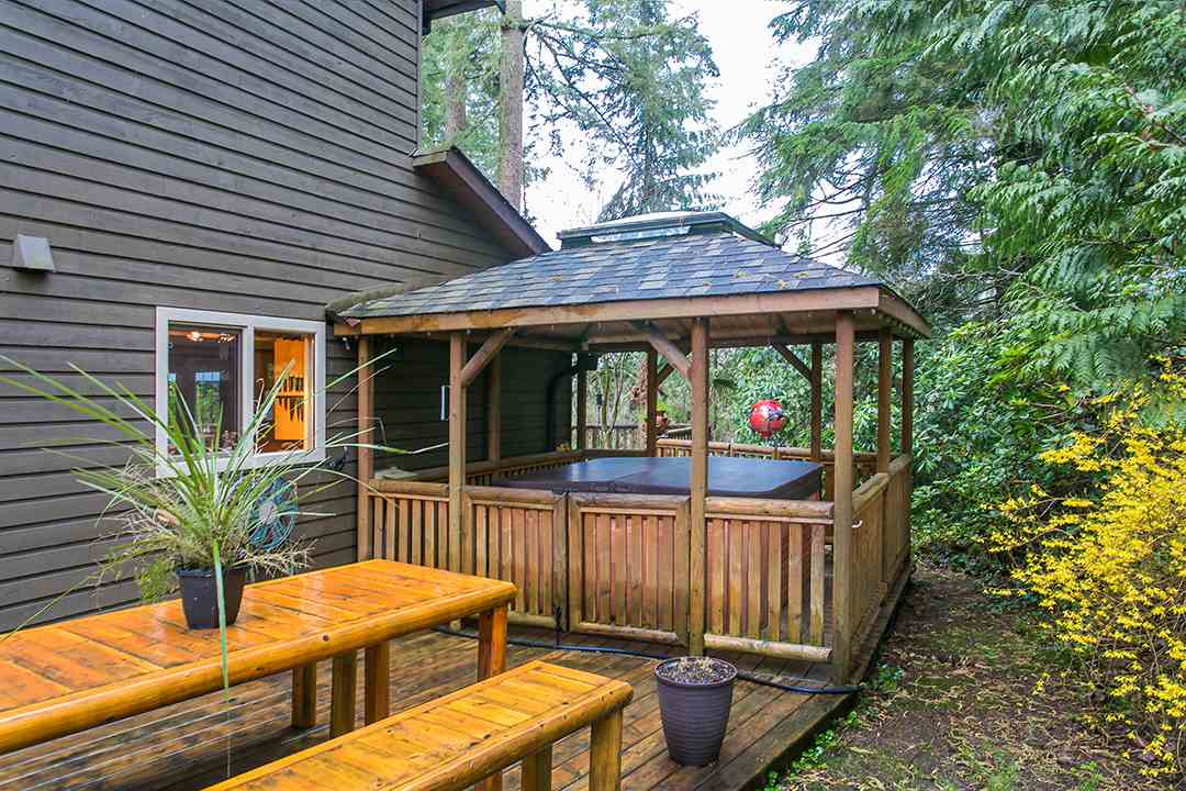 2297 BOWSER AVENUE North Vancouver 6