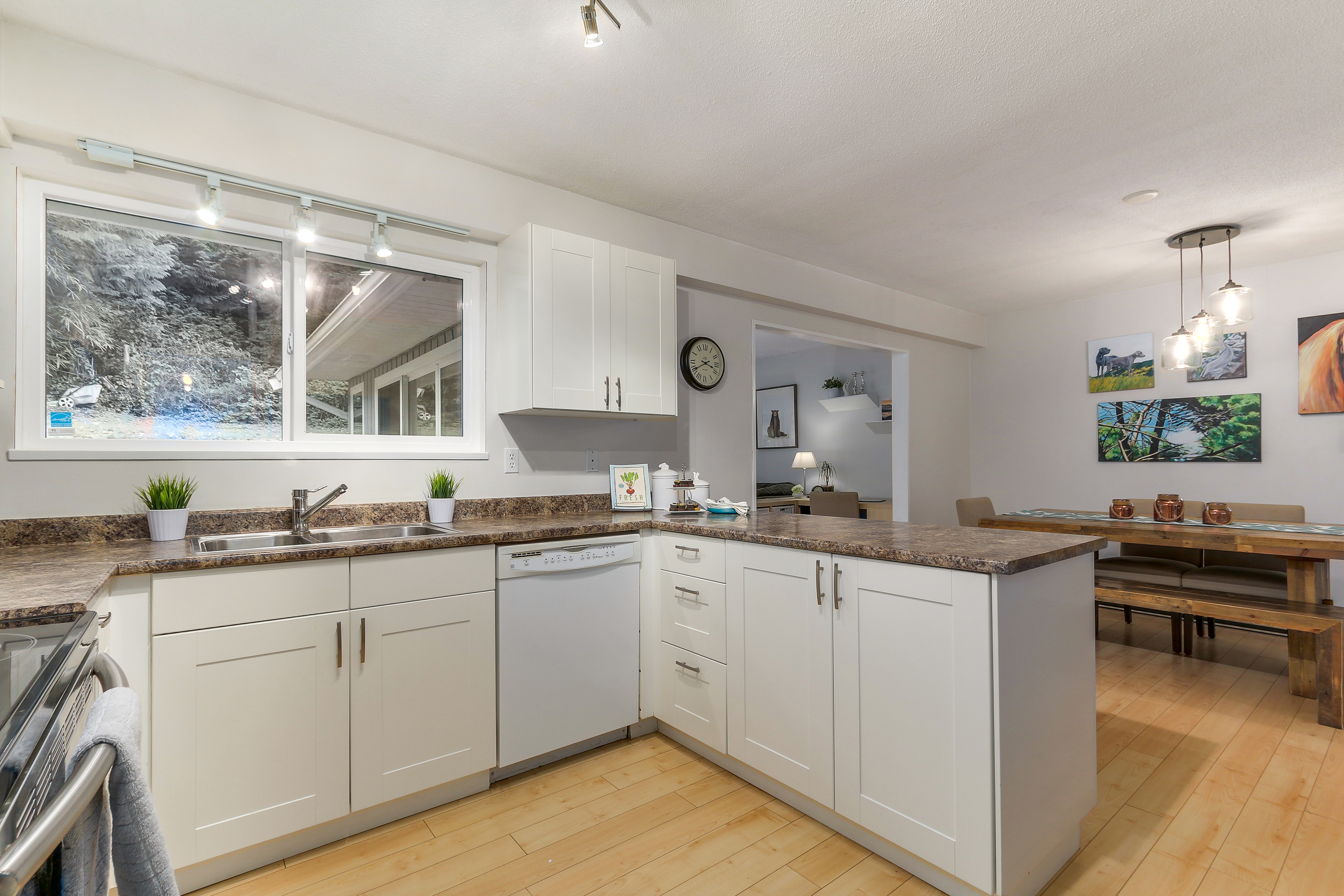2062 Riverside Drive , North Vancouver, BC 8