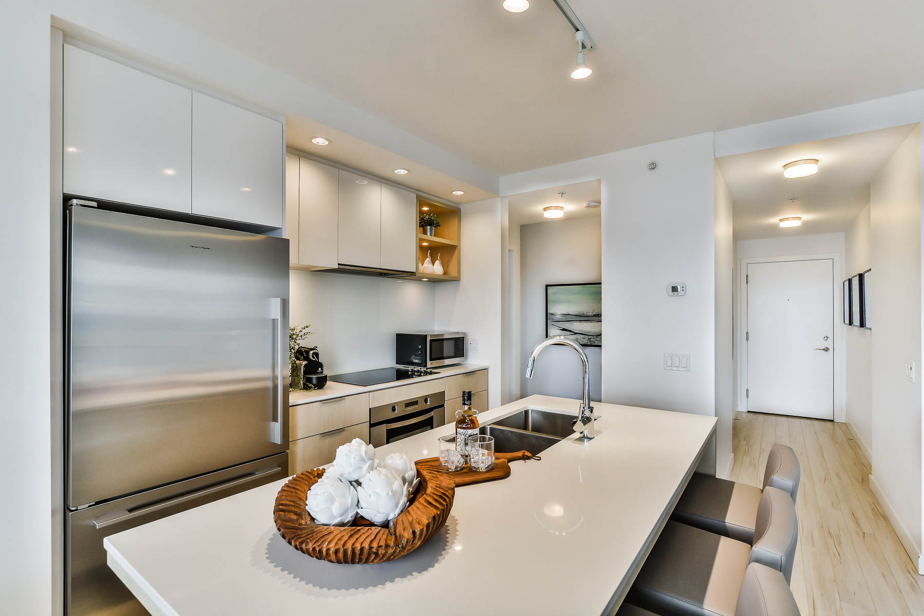 PH 501 111 E 3RD Street