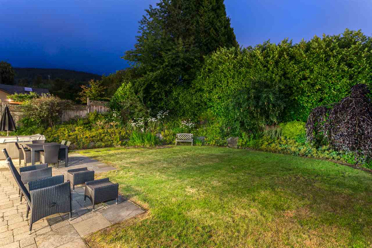 3750 ST. PAULS Avenue North Vancouver 12