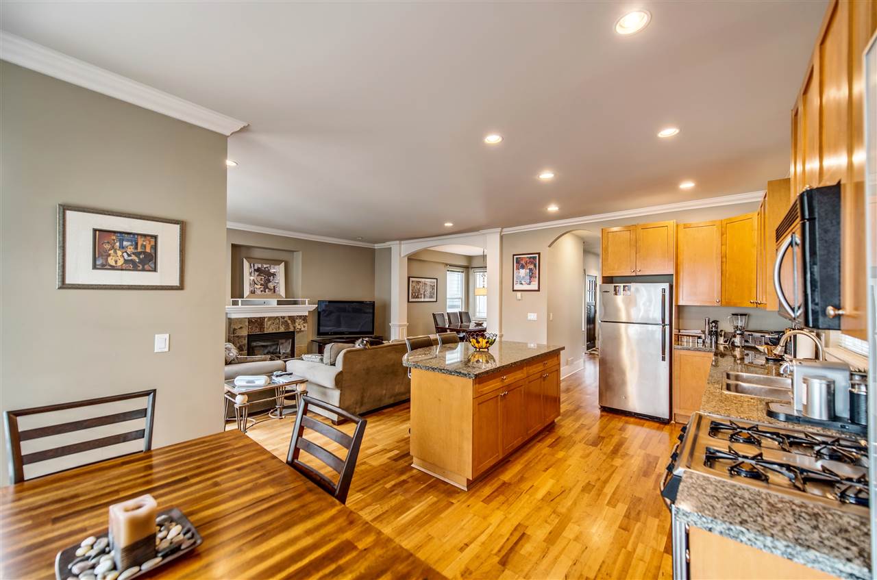 2408 GEORGE Street North Vancouver 14