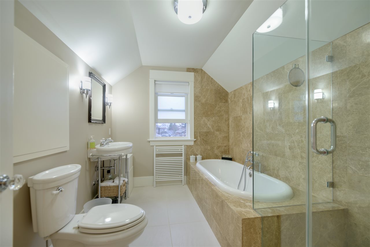 1299 FREDERICK ROAD North Vancouver 16