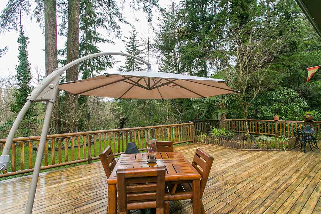 2297 BOWSER AVENUE North Vancouver 9