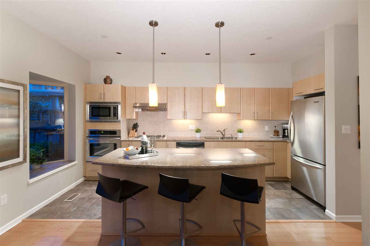 28 3750 EDGEMONT Boulevard North Vancouver 14