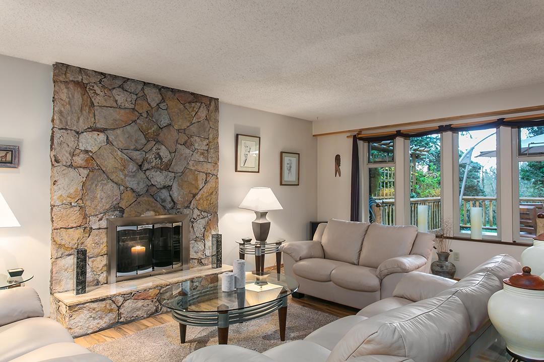 2297 BOWSER AVENUE North Vancouver 12