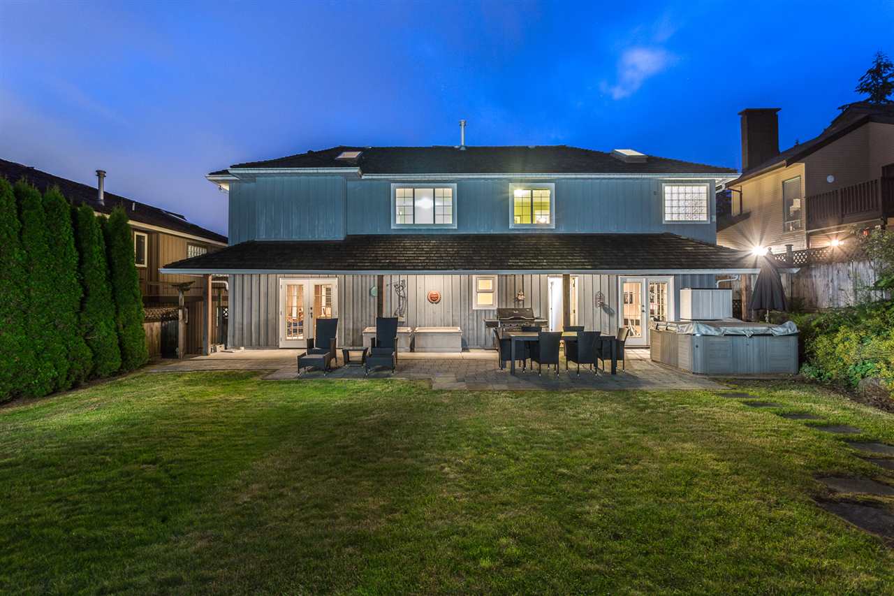 3750 ST. PAULS Avenue North Vancouver 18