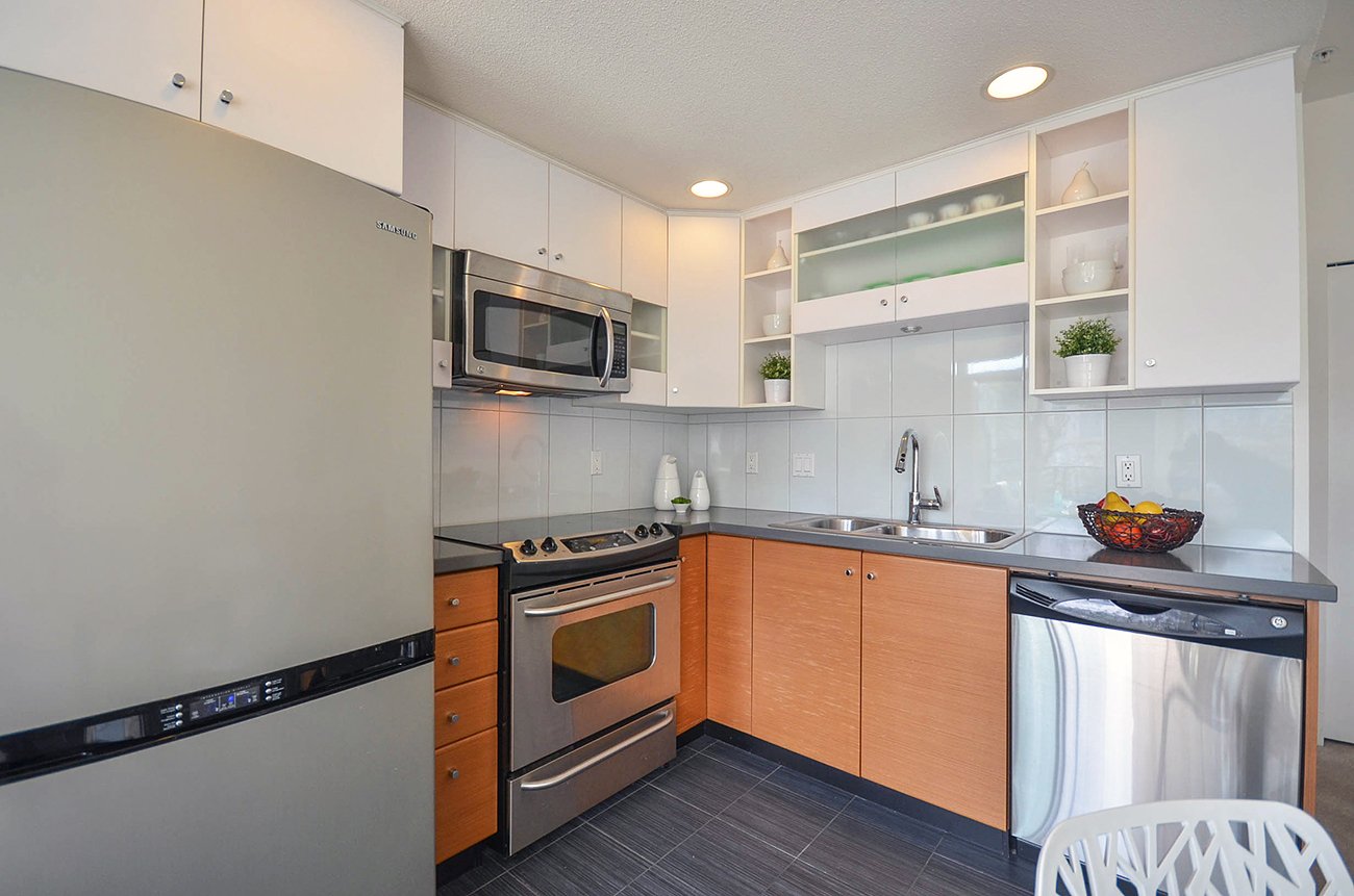 15 728 W 14th Street, North 14