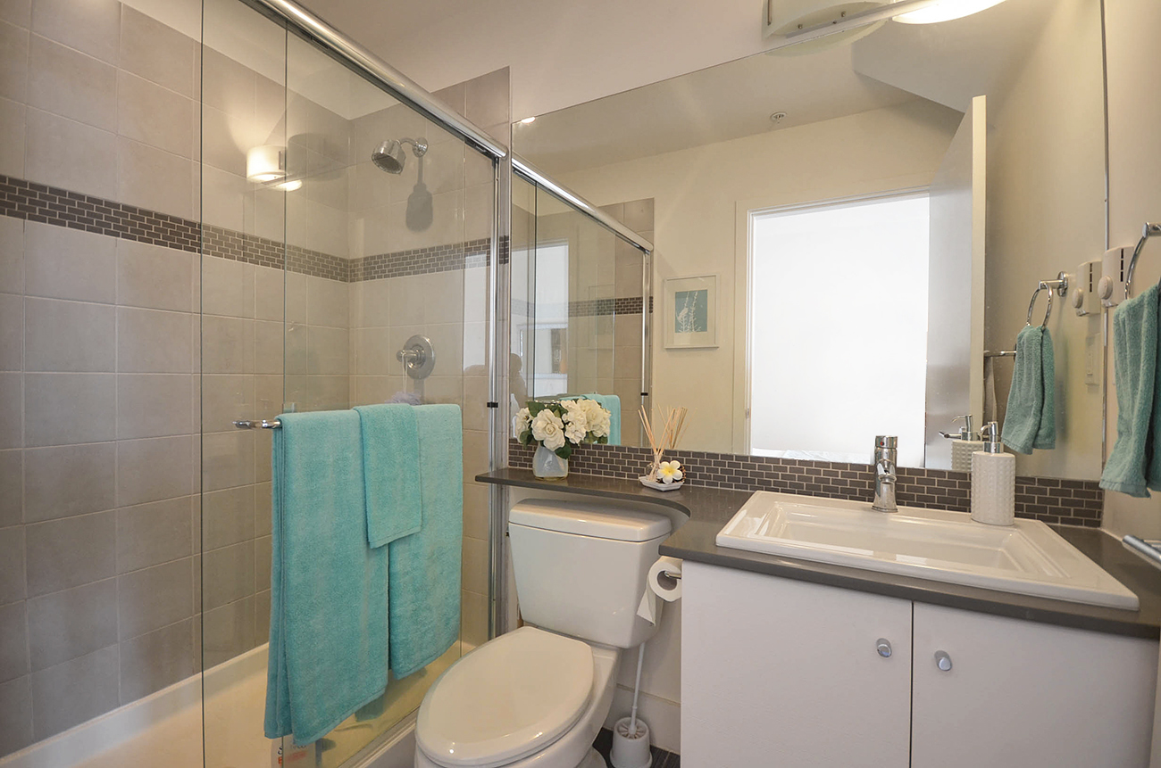 15 728 W 14th Street, North 12