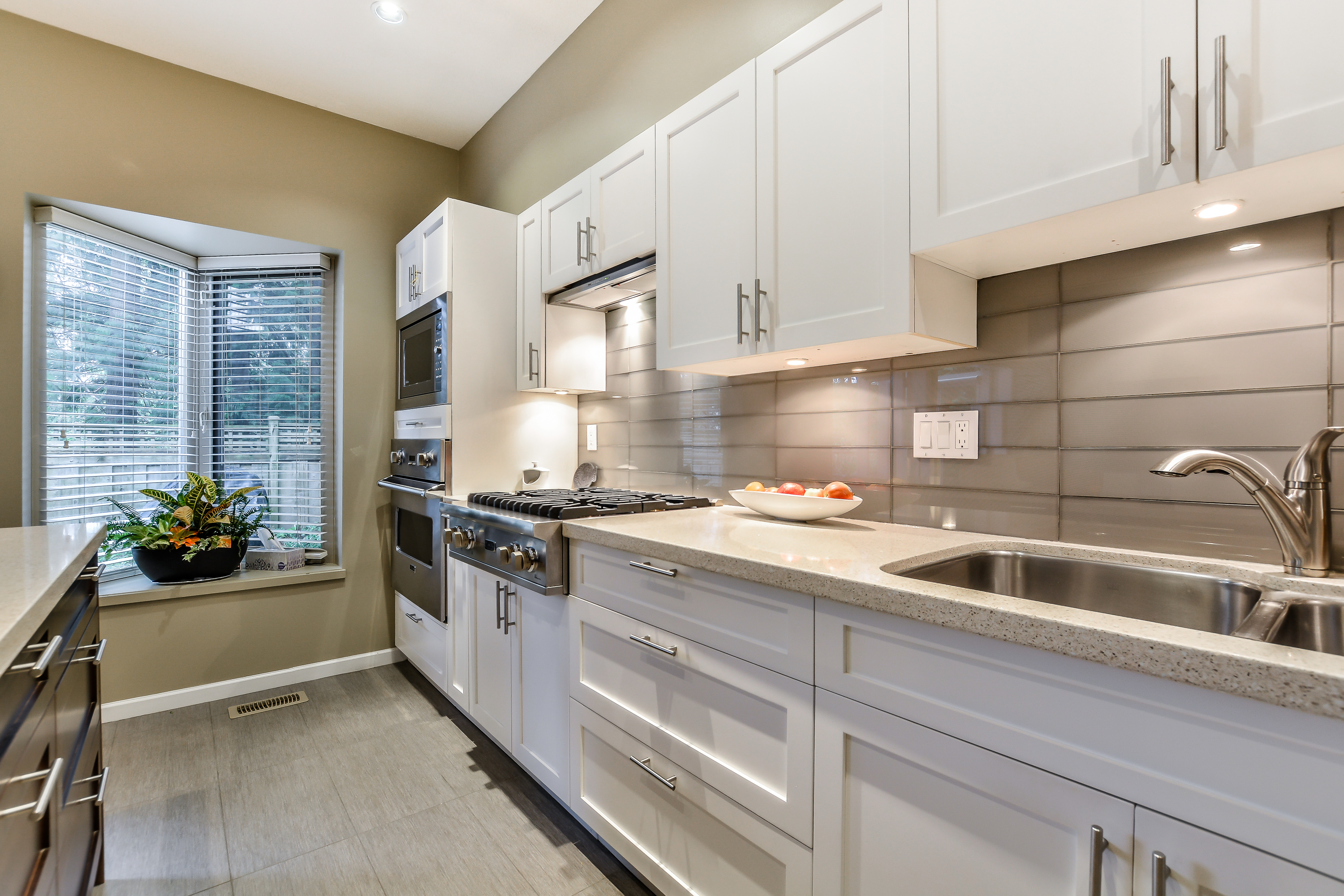 2-3750 Edgemont Boulevard, North Vancouver 12