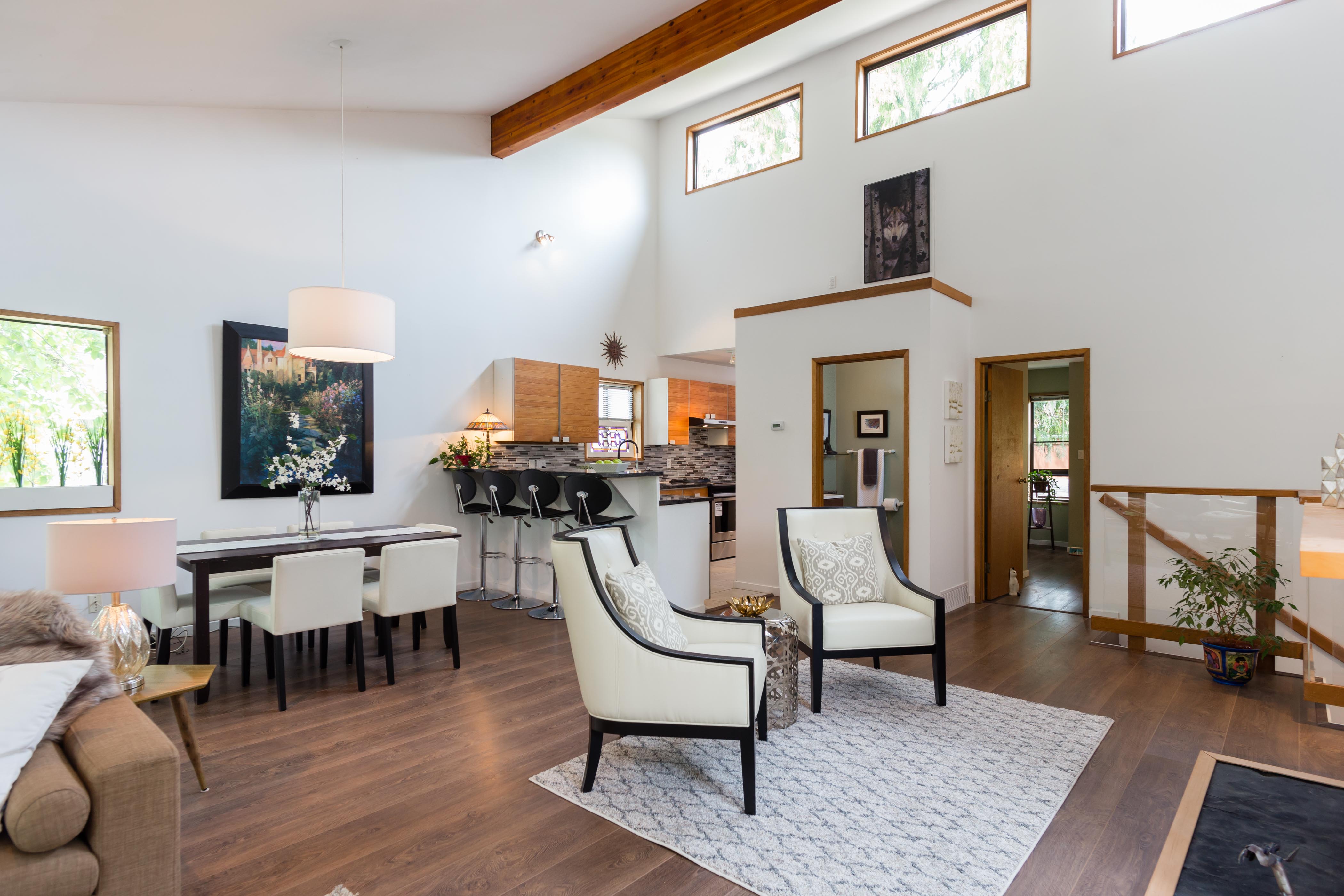 304 E 21st Street, North Vancouver 2