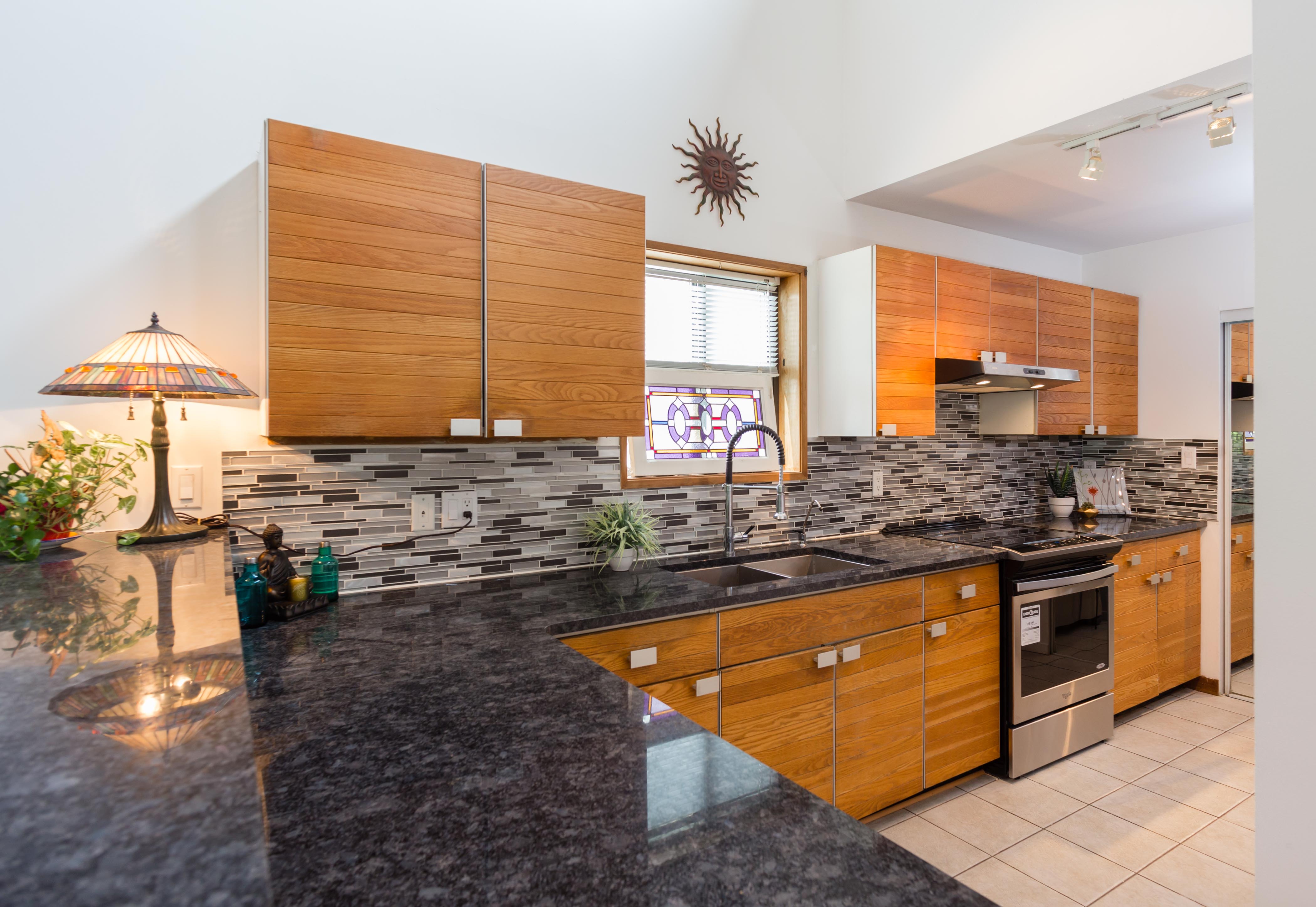 304 E 21st Street, North Vancouver 11