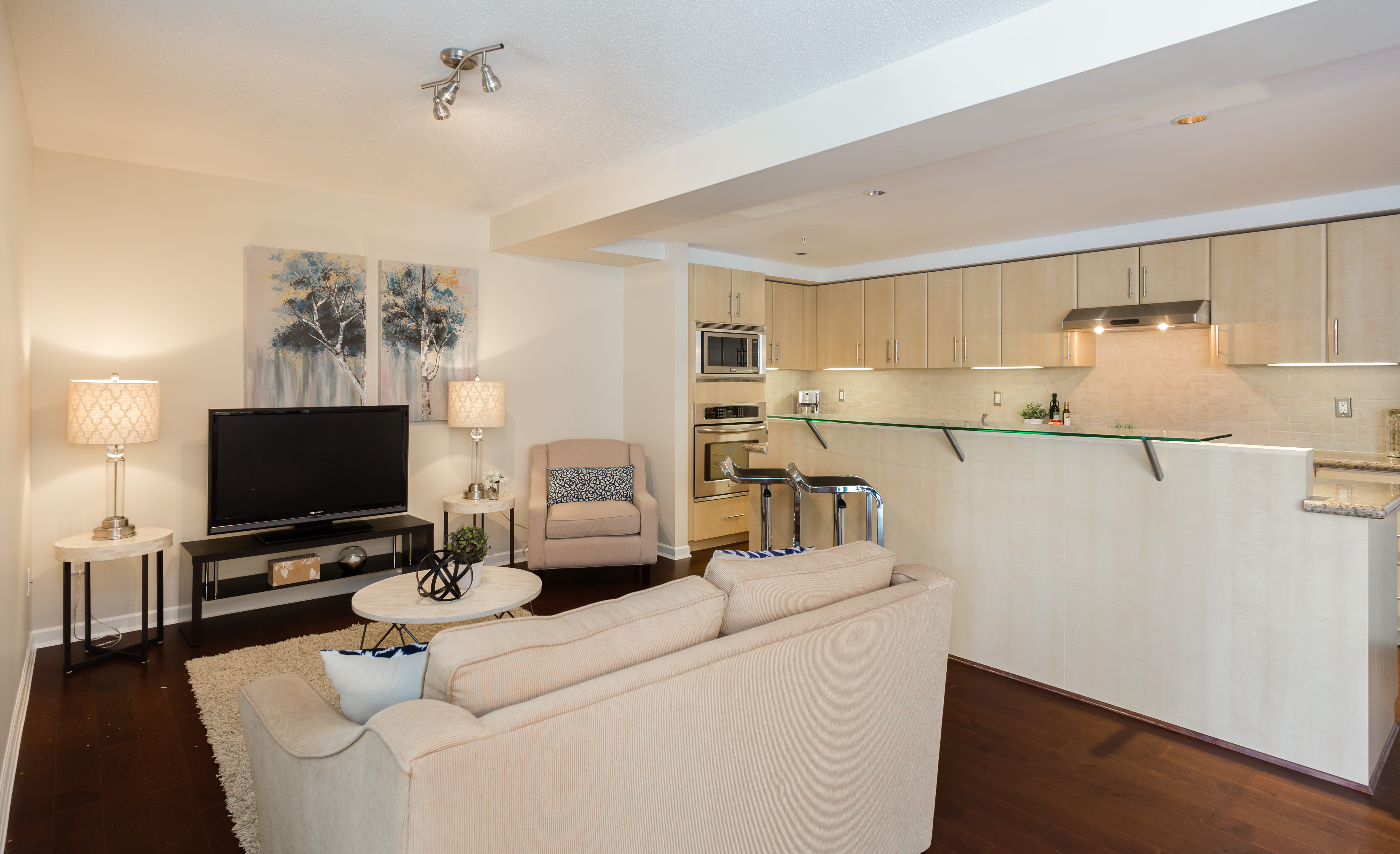 108 3750 Edgemont Boulevard 14