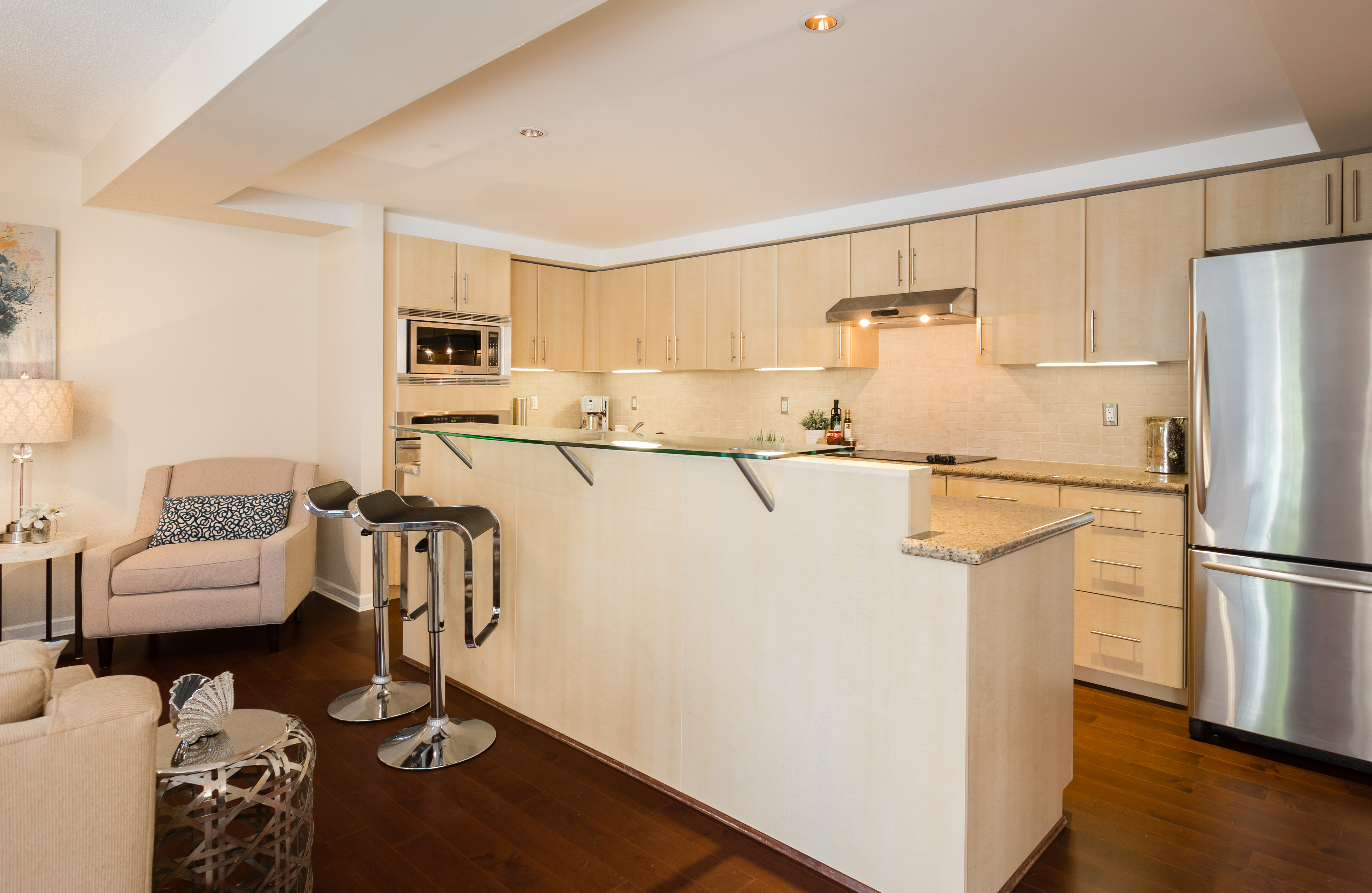 108 3750 Edgemont Boulevard 16