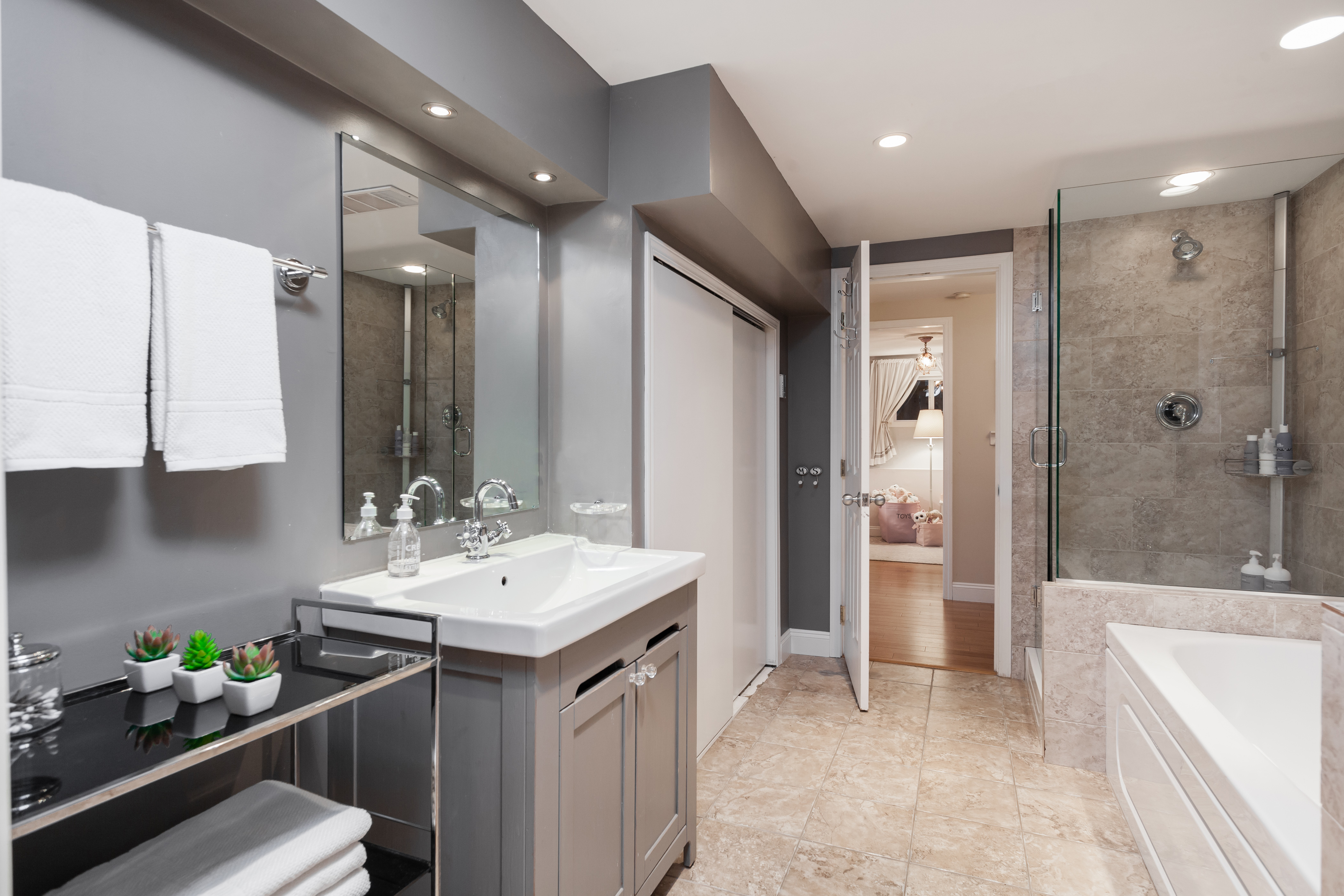 131 W St. James Road 26