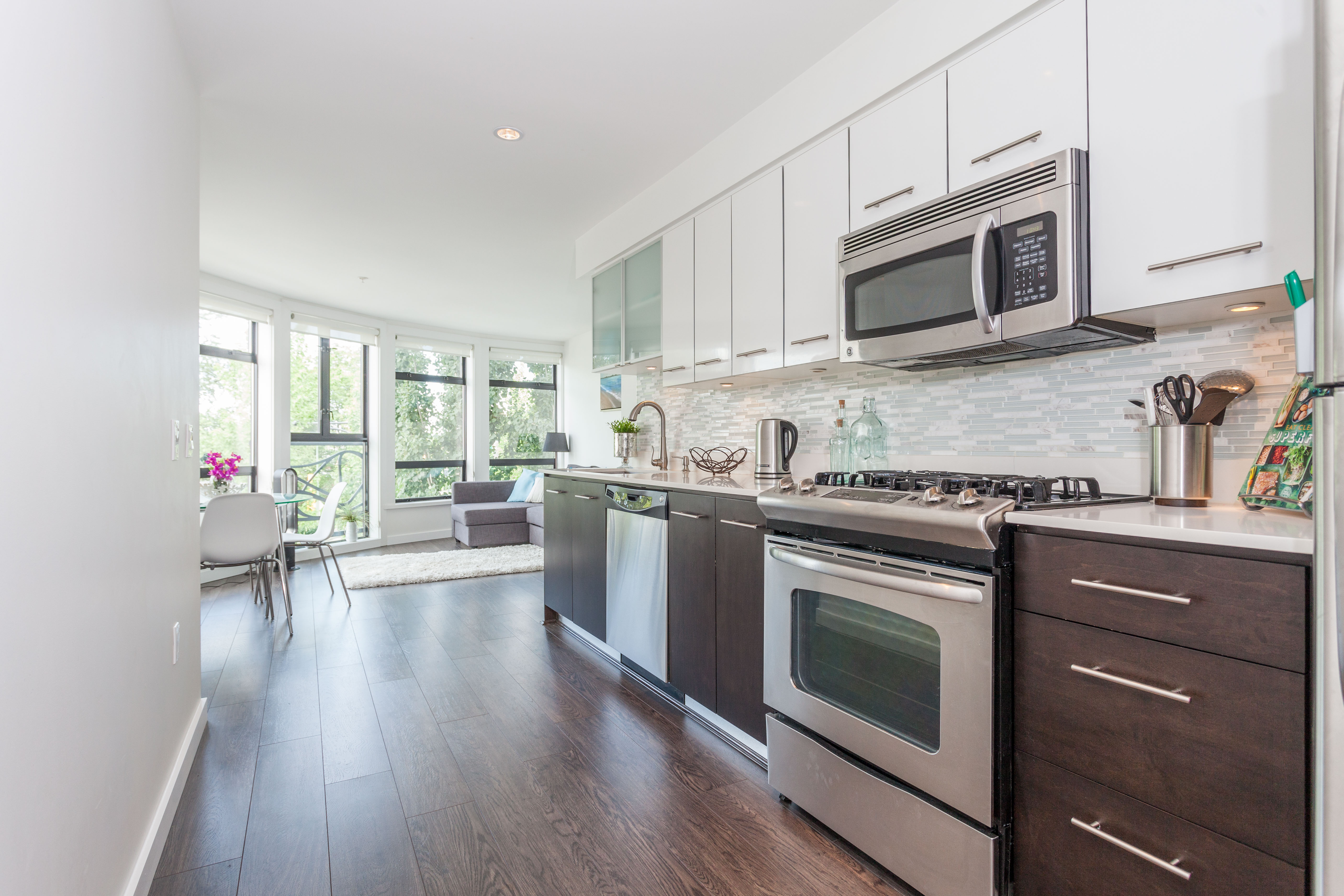 302 - 935 W 16th St, Hamilton, North Vancouver 3