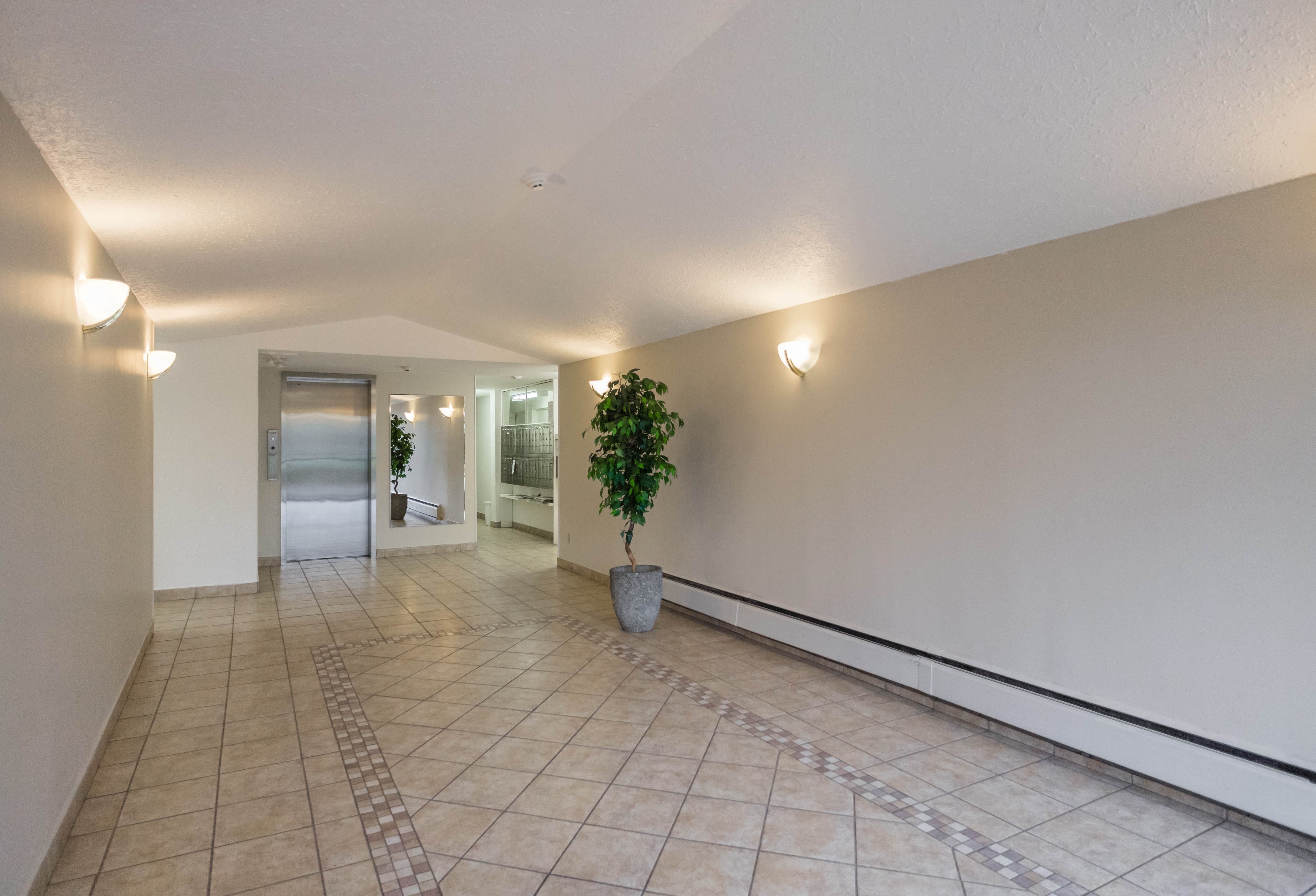305 - 306 W 1st St, North Vancouver 24