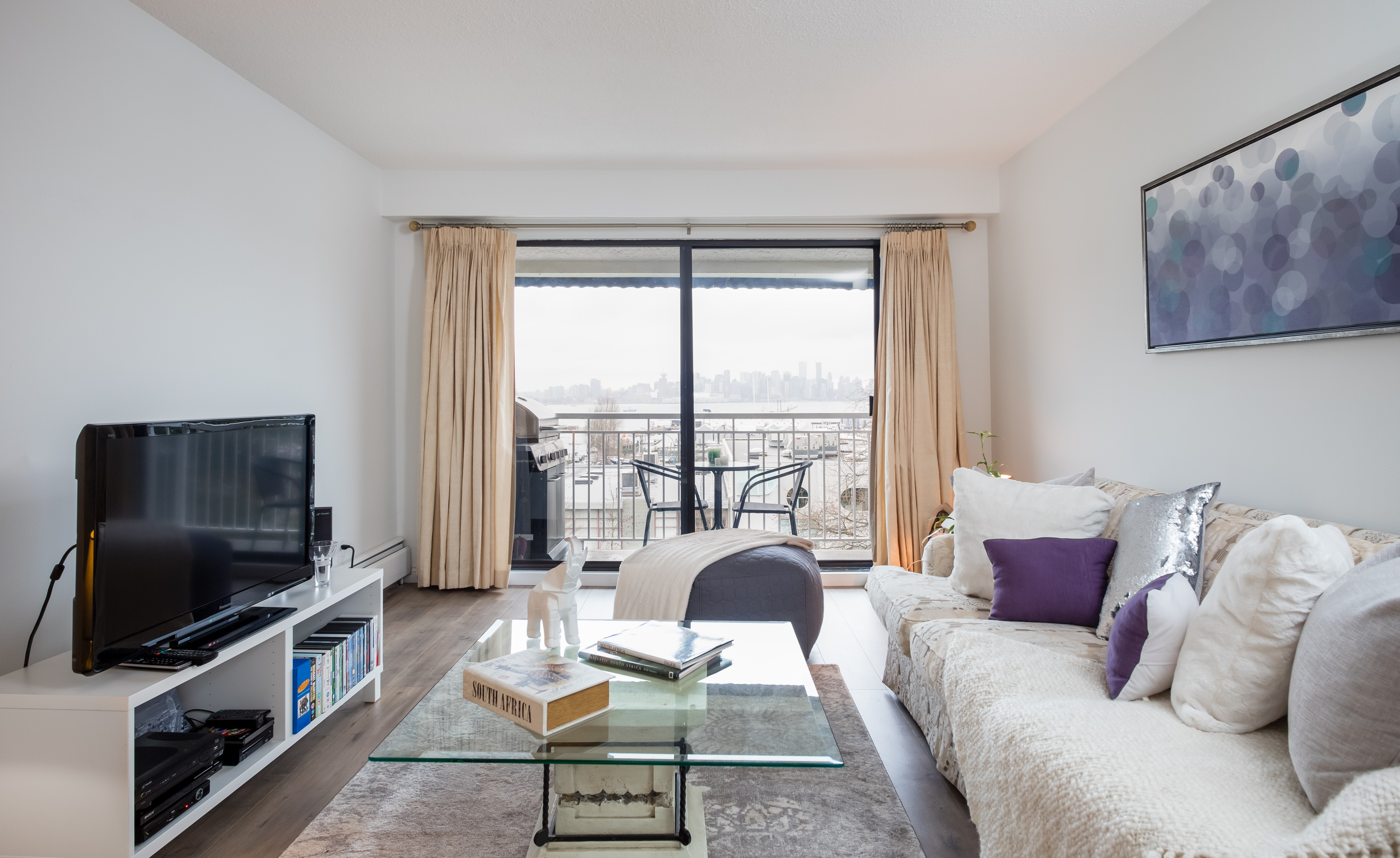 305 - 306 W 1st St, North Vancouver 3