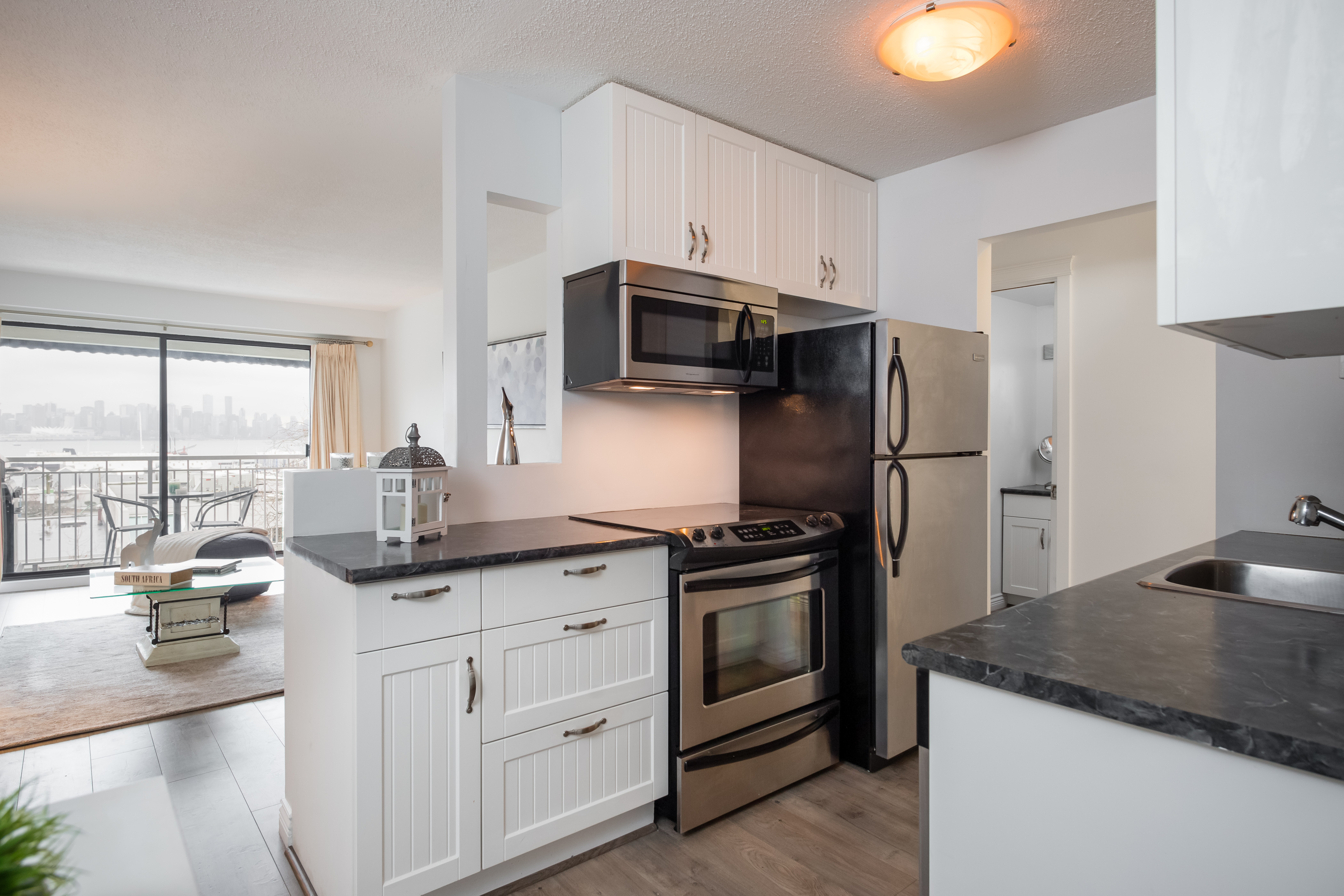 305 - 306 W 1st St, North Vancouver 13