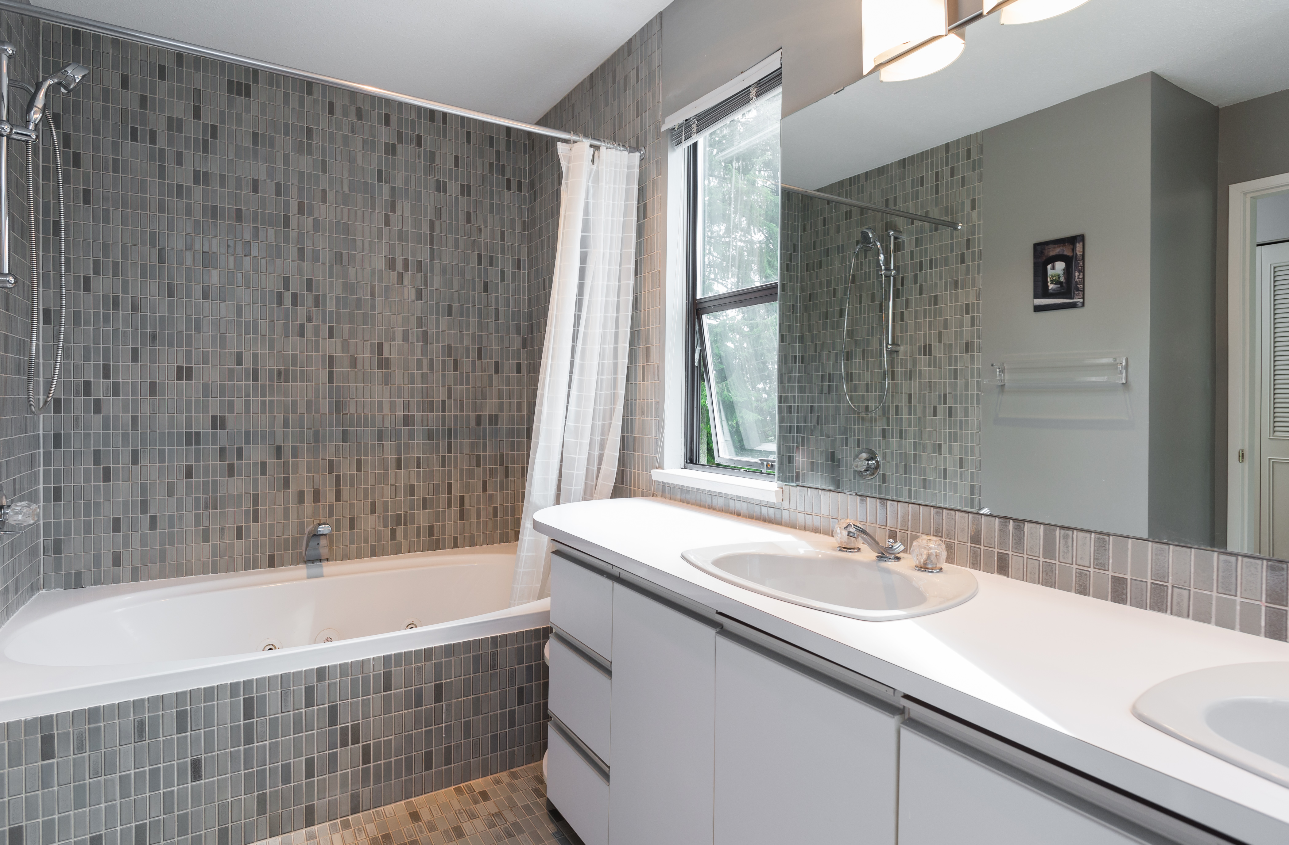 829 Clements Ave, North Vancouver 16