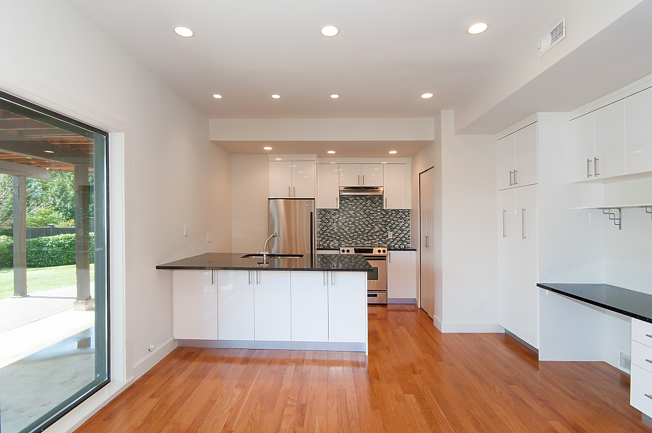 5515 Molina Road, North Vancouver 36