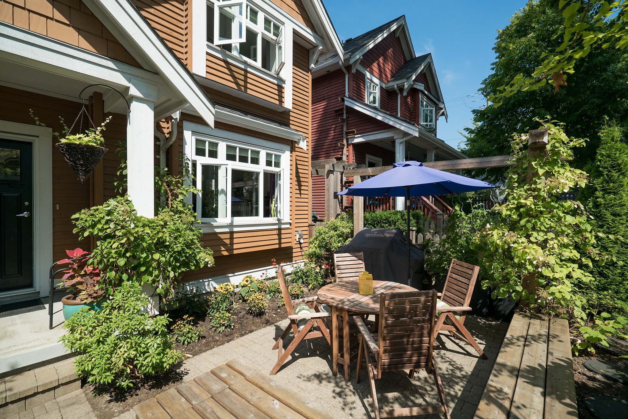 2081 E 2nd Ave, Vancouver 8