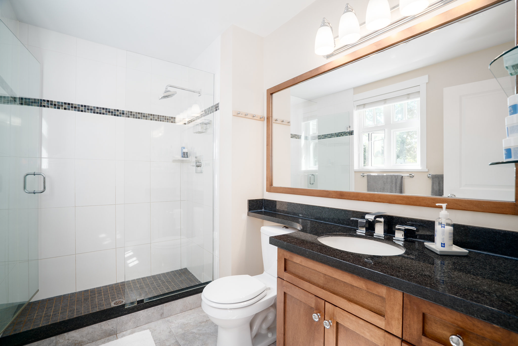 2081 E 2nd Ave, Vancouver 16