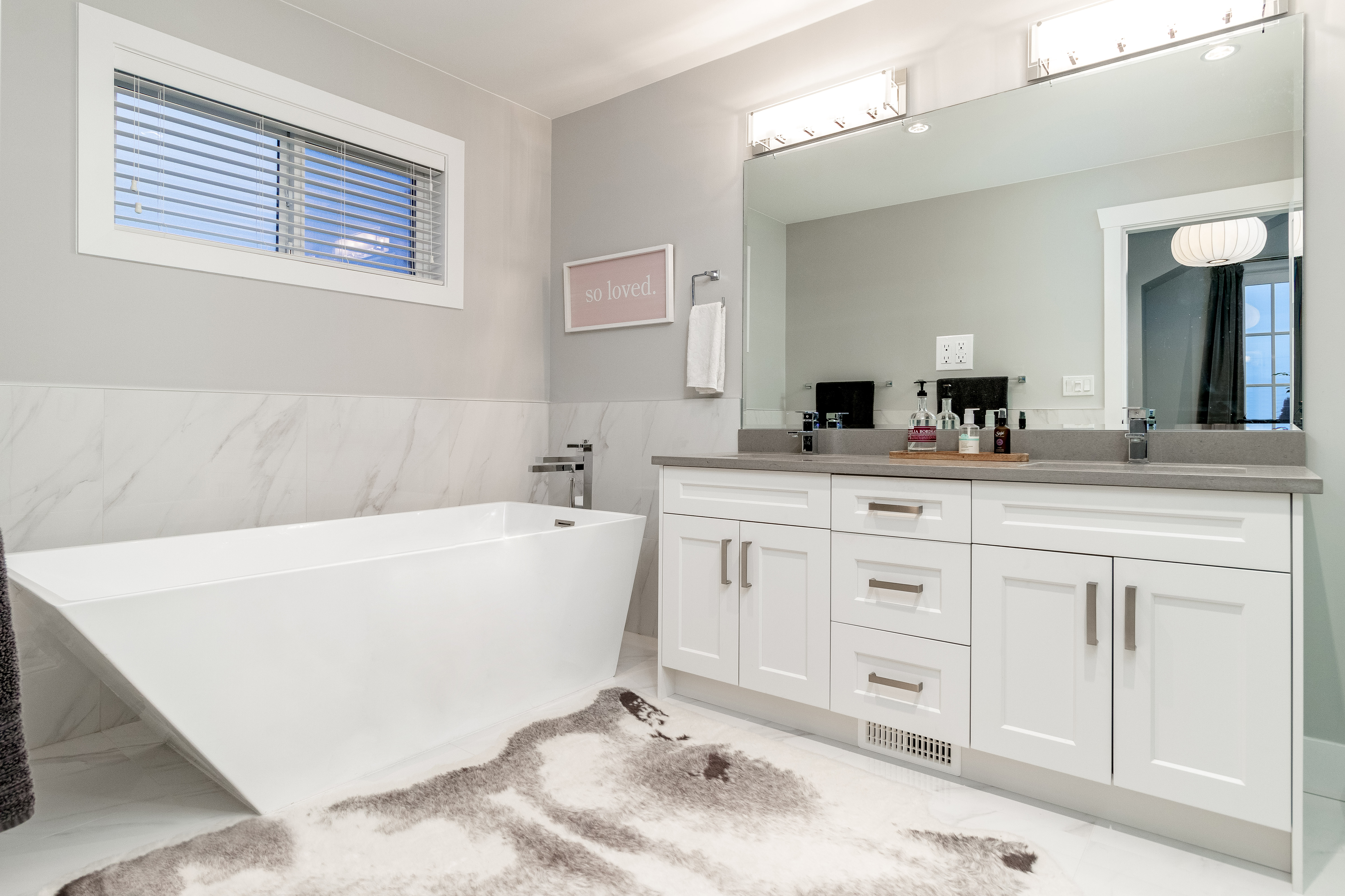 322 E 19th St, North Vancouver 41
