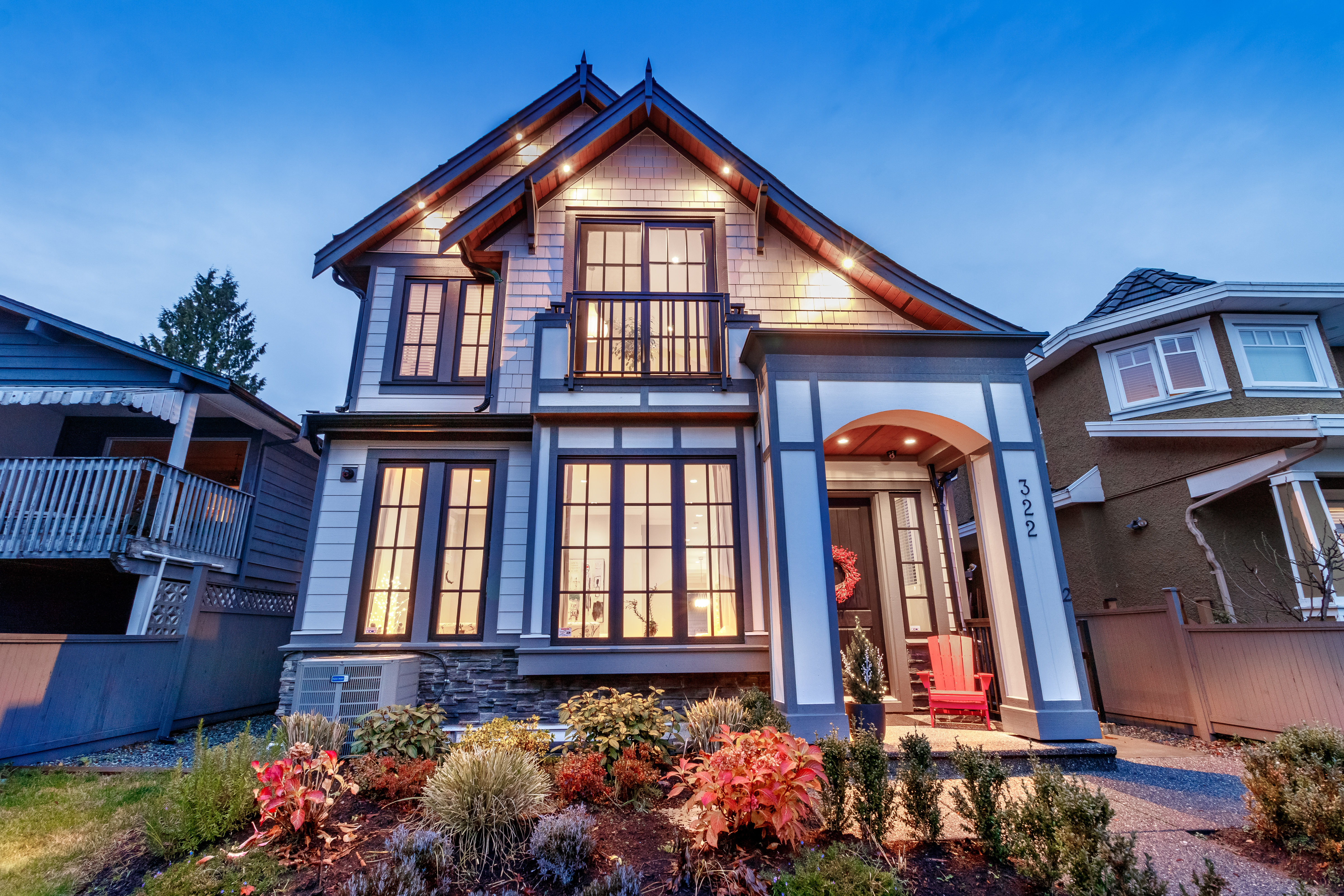 322 E 19th St, North Vancouver 56