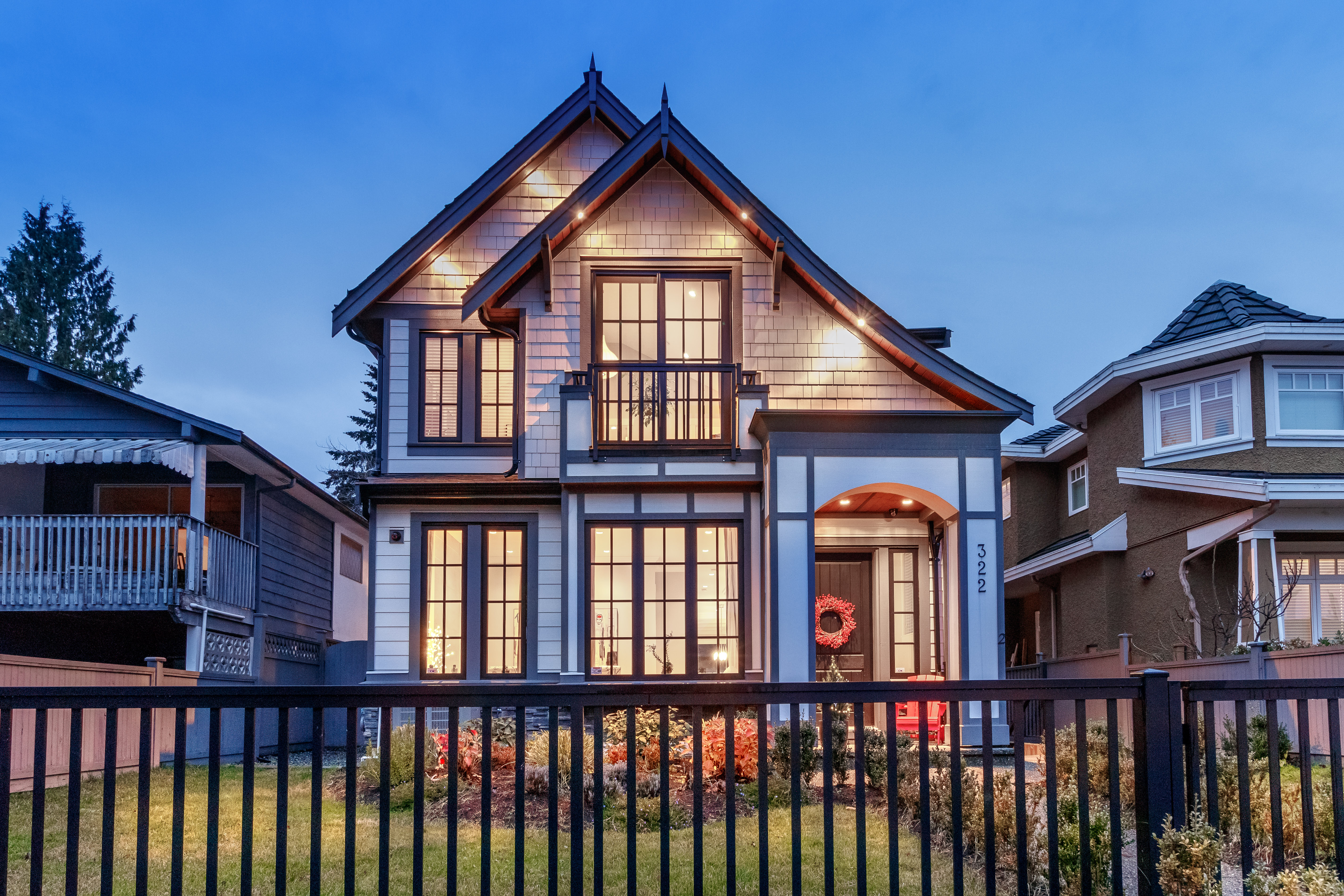 322 E 19th St, North Vancouver 55