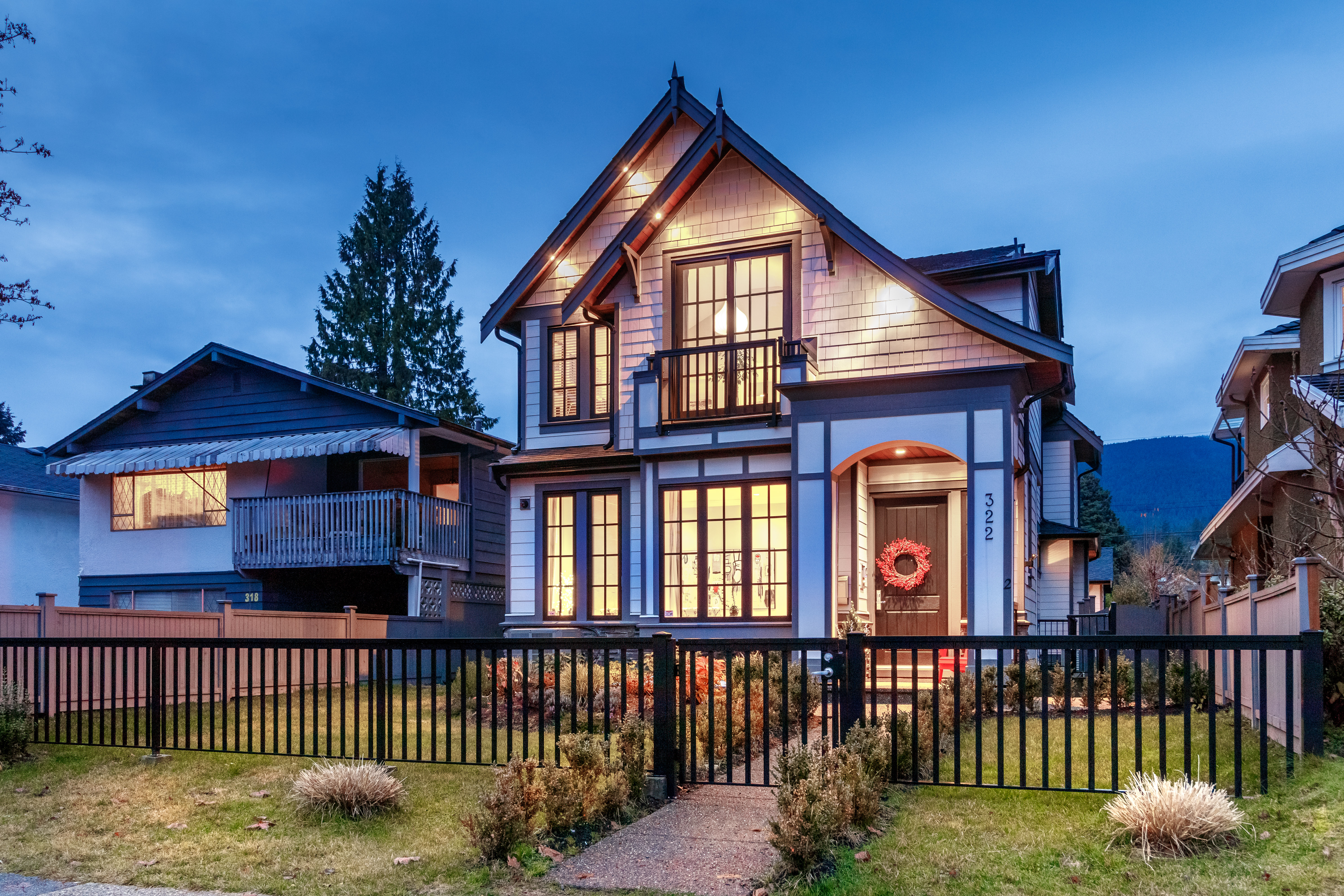 322 E 19th St, North Vancouver 2