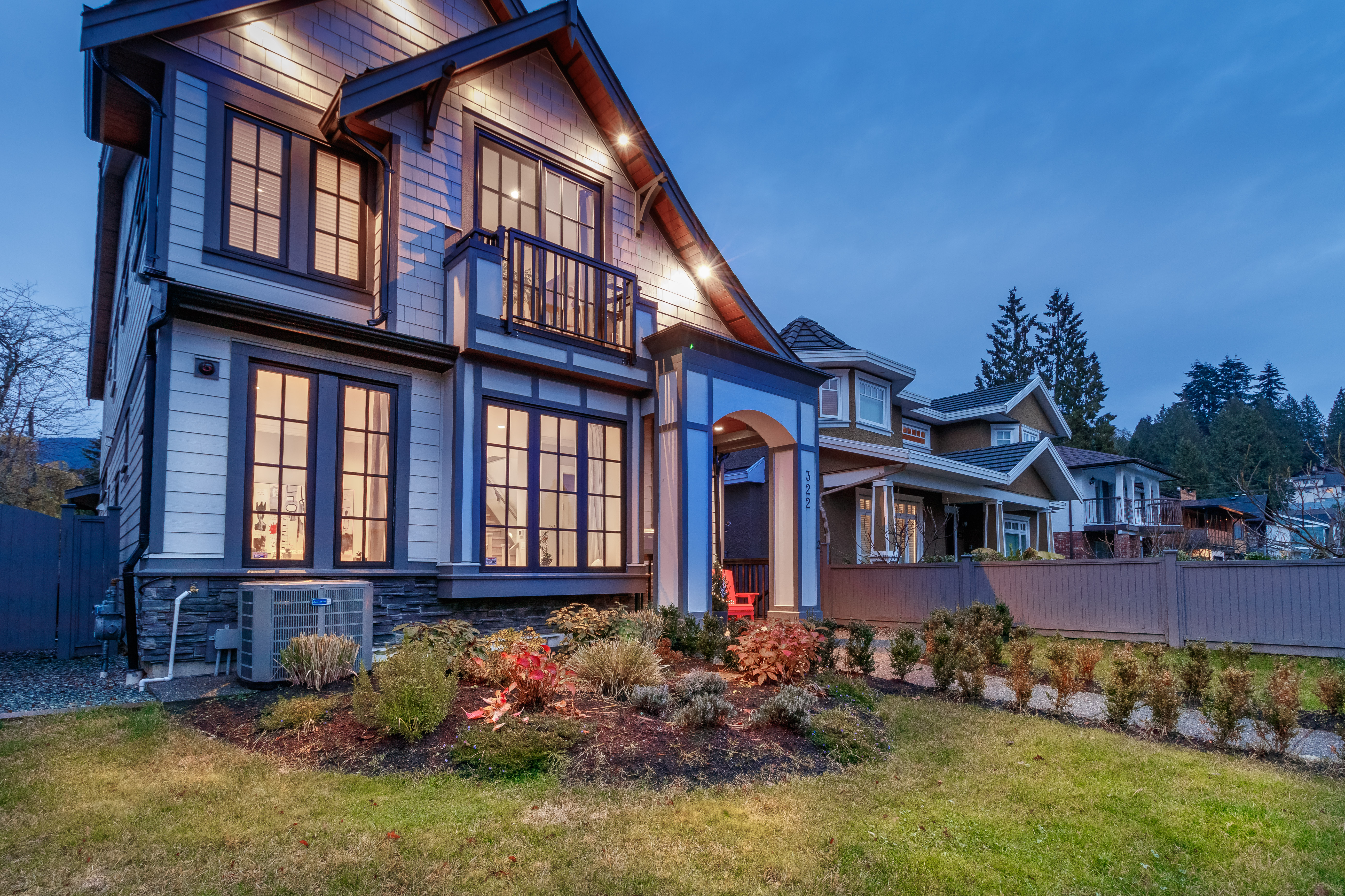 322 E 19th St, North Vancouver 54