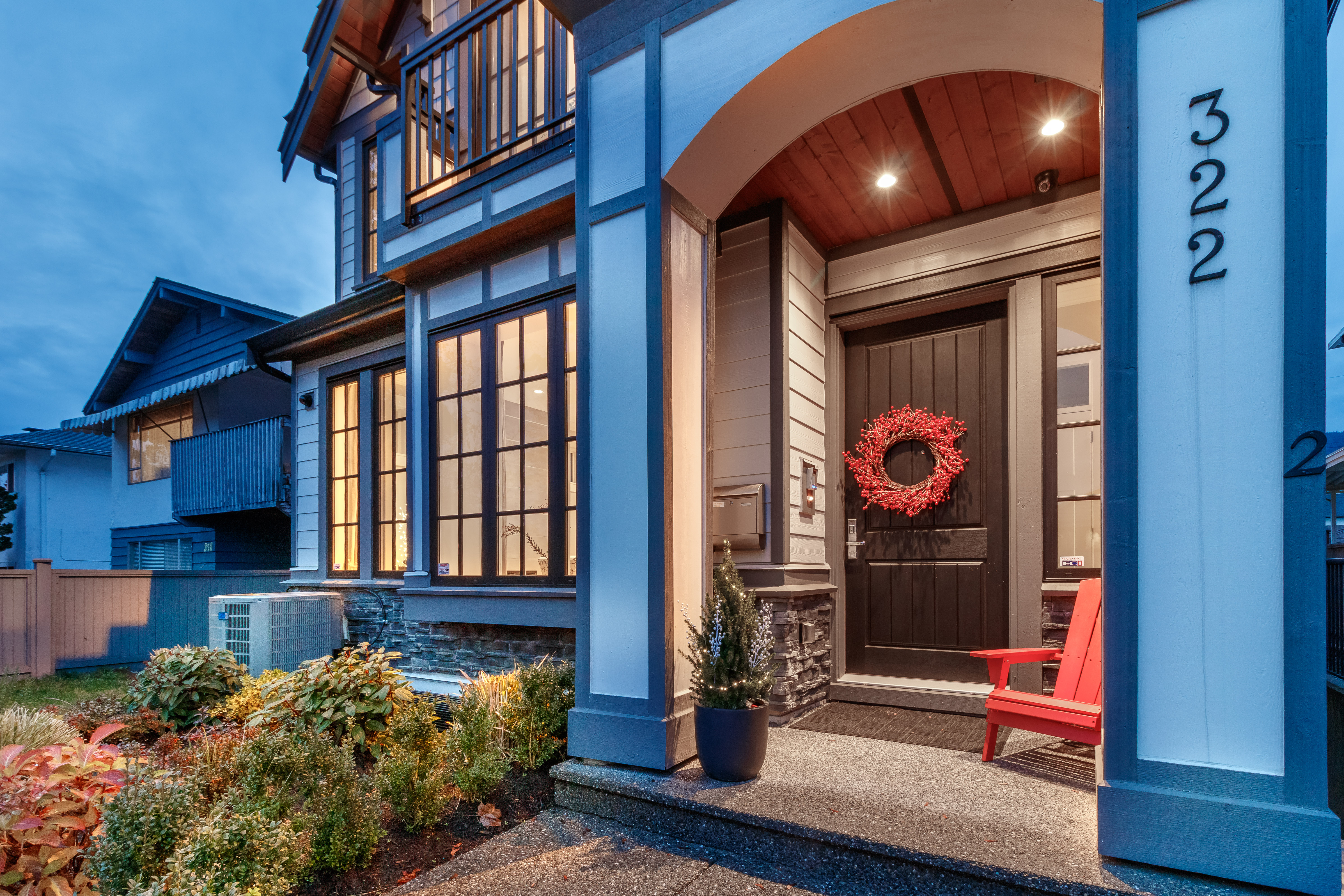 322 E 19th St, North Vancouver 53