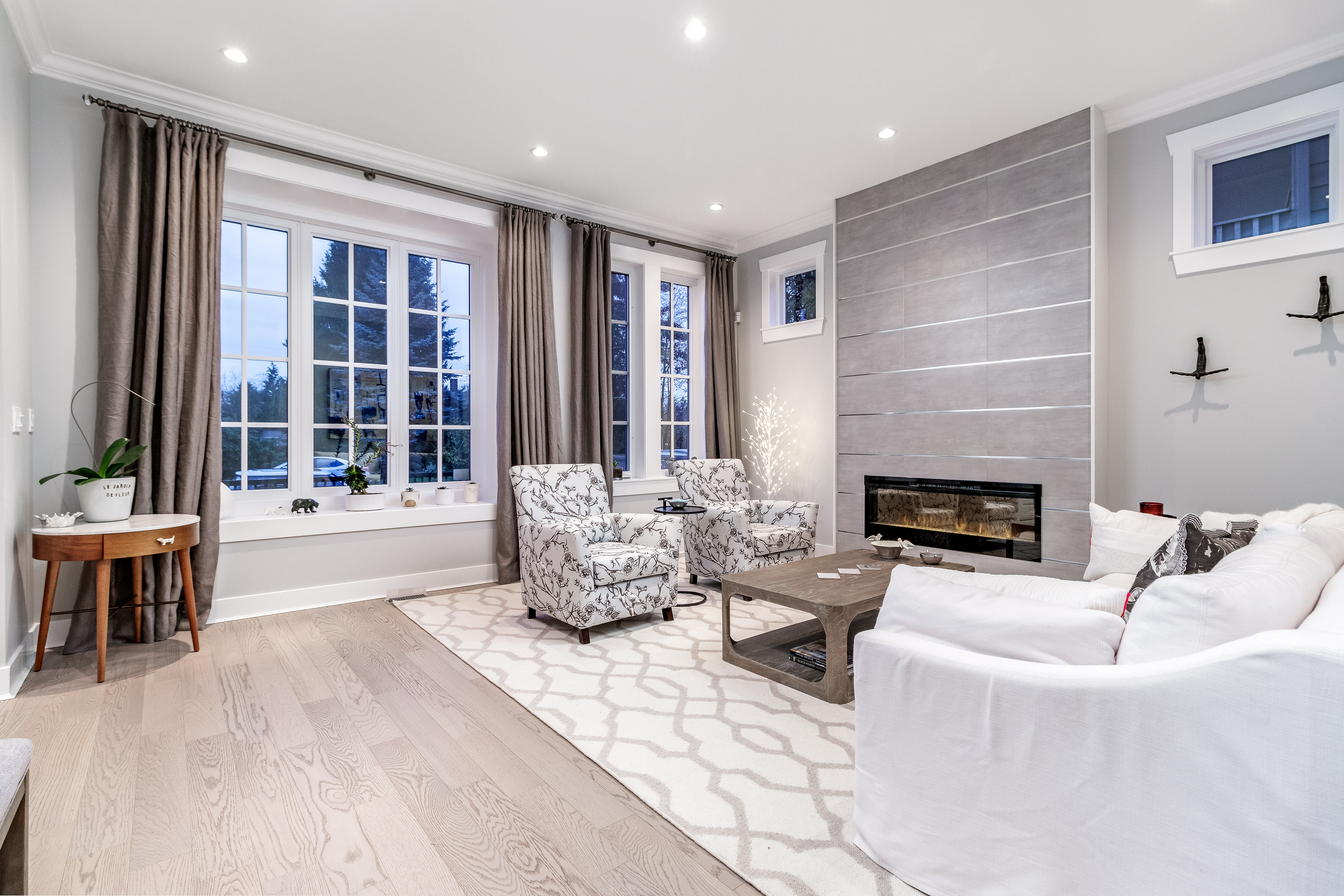 322 E 19th St, North Vancouver 4