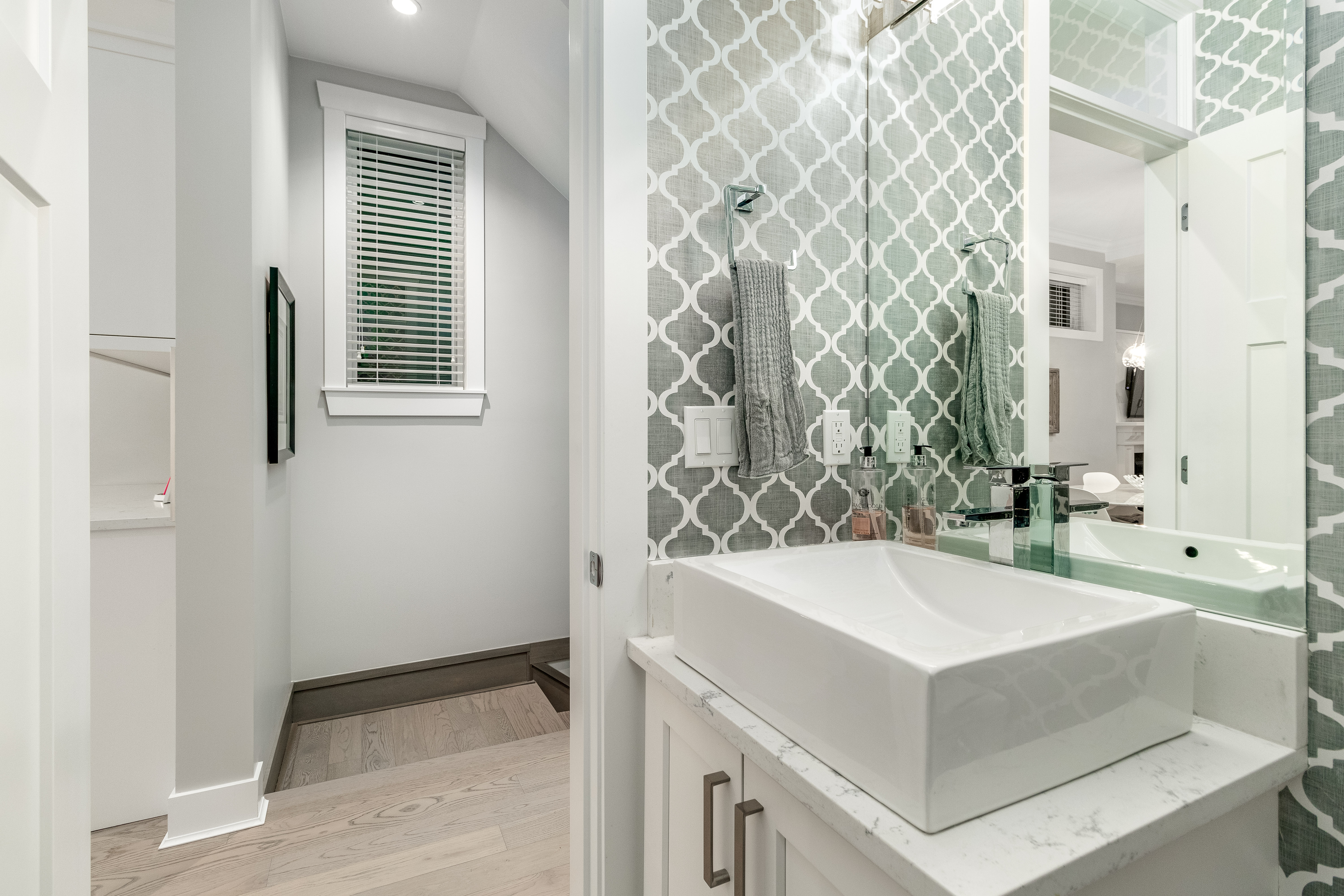 322 E 19th St, North Vancouver 10