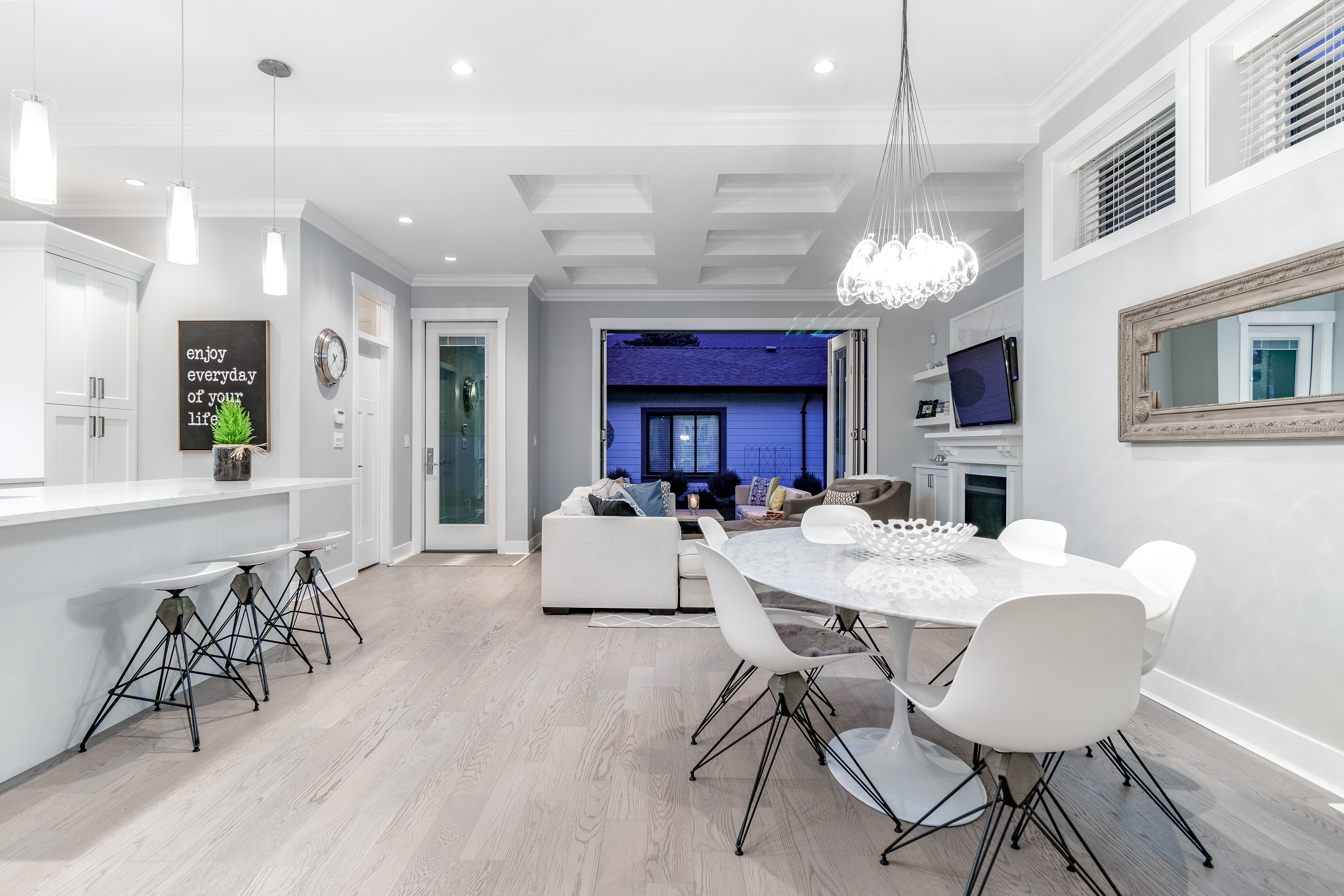 322 E 19th St, North Vancouver 12