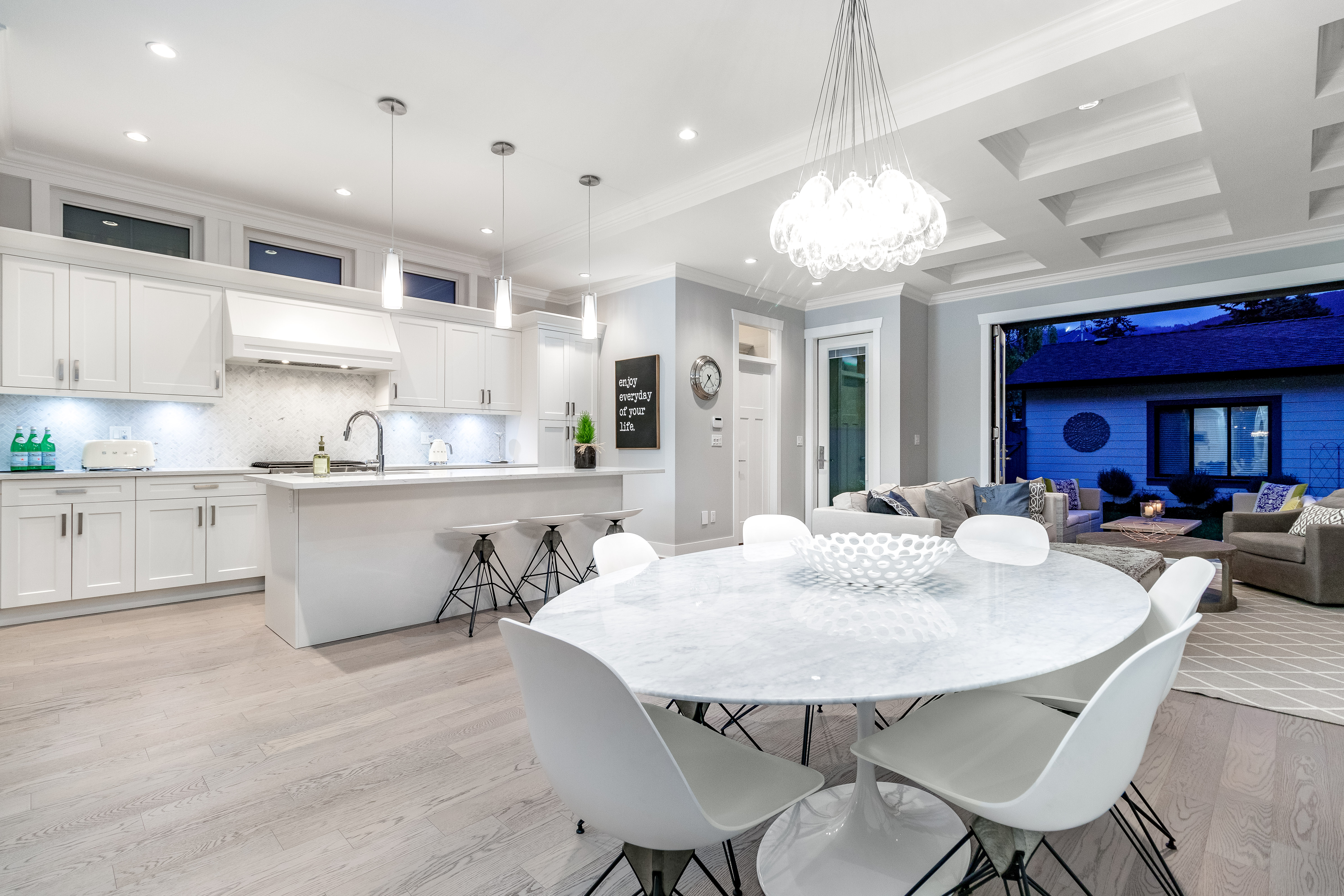 322 E 19th St, North Vancouver 14