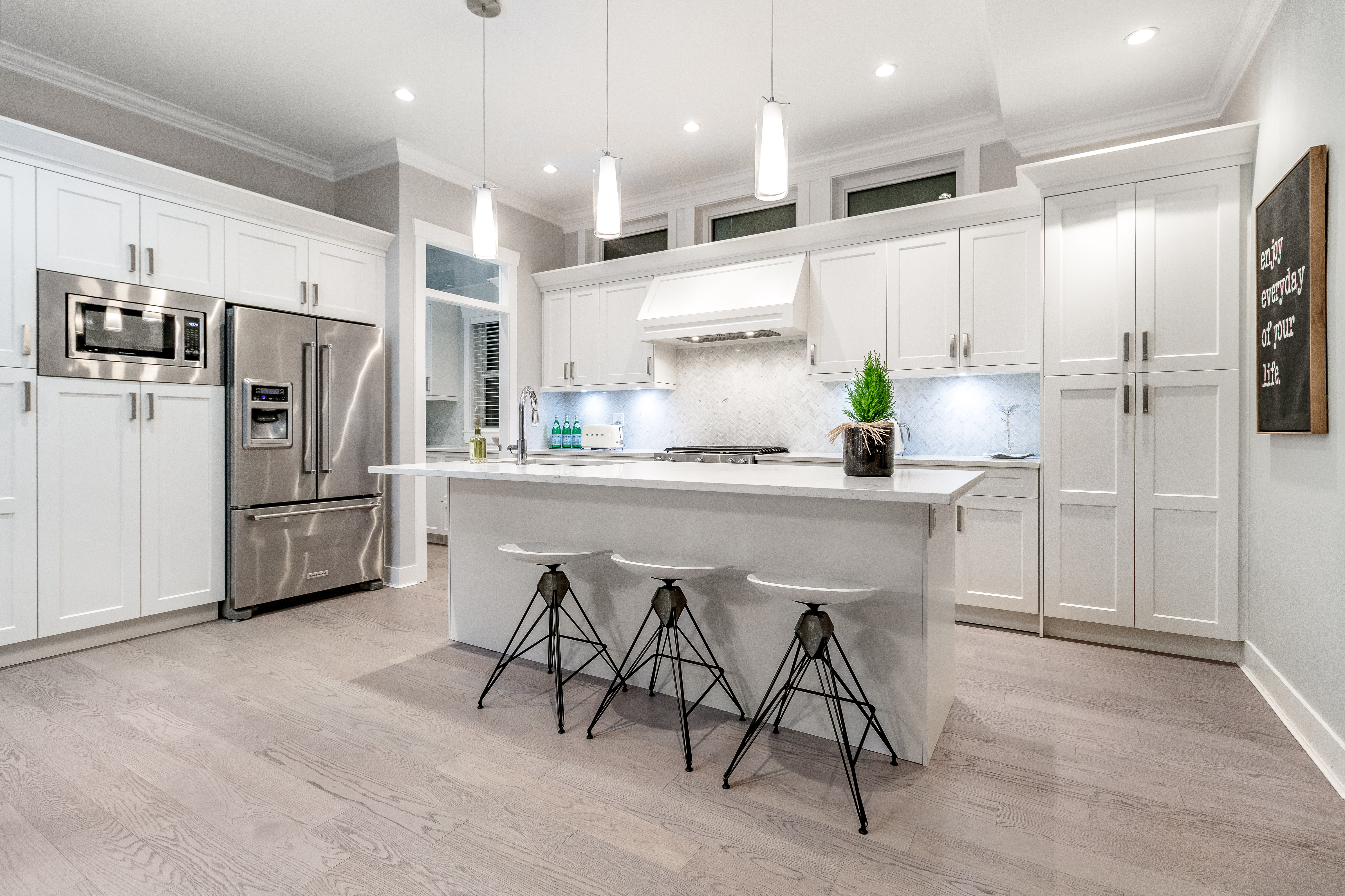 322 E 19th St, North Vancouver 13