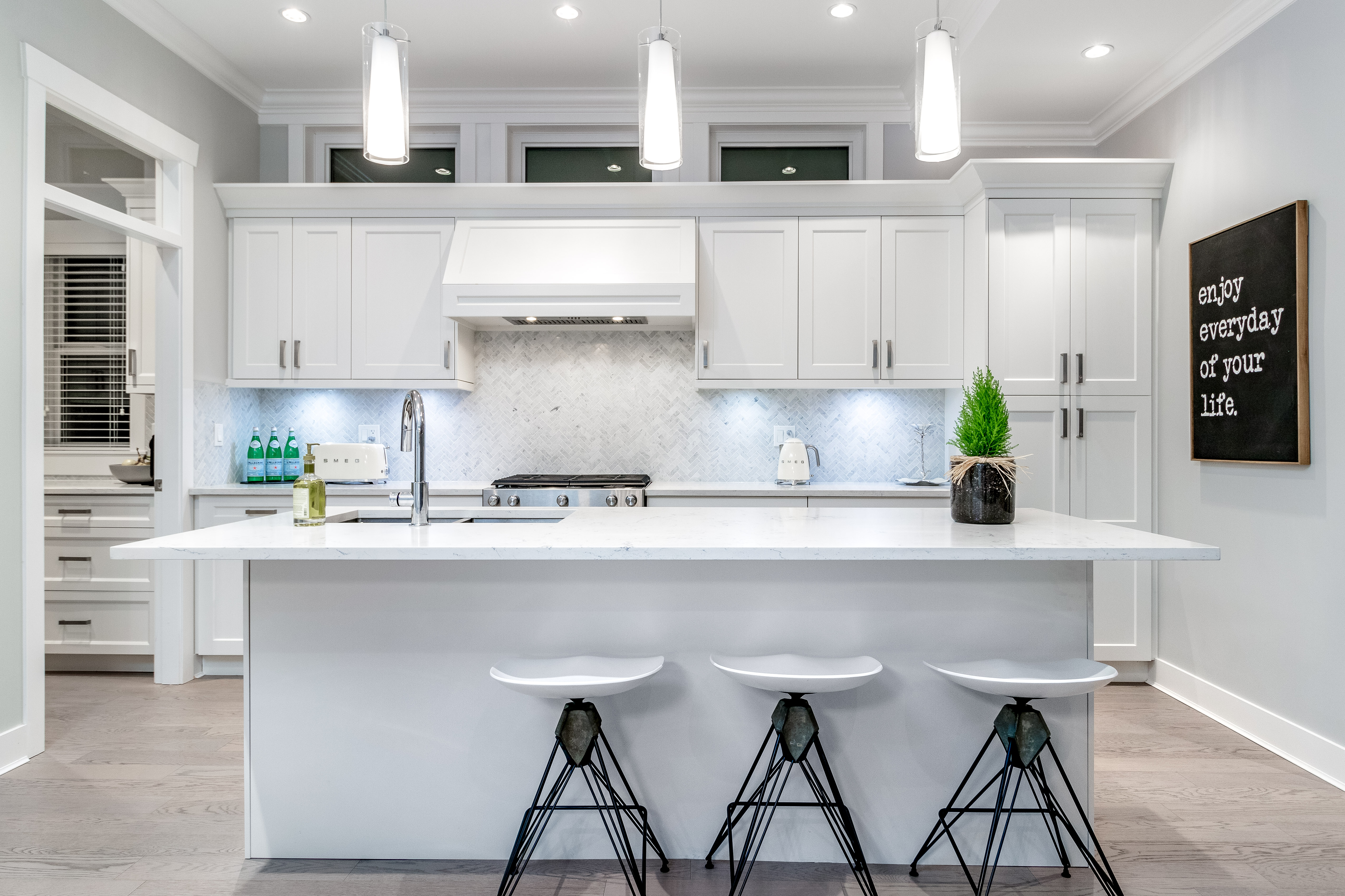 322 E 19th St, North Vancouver 11