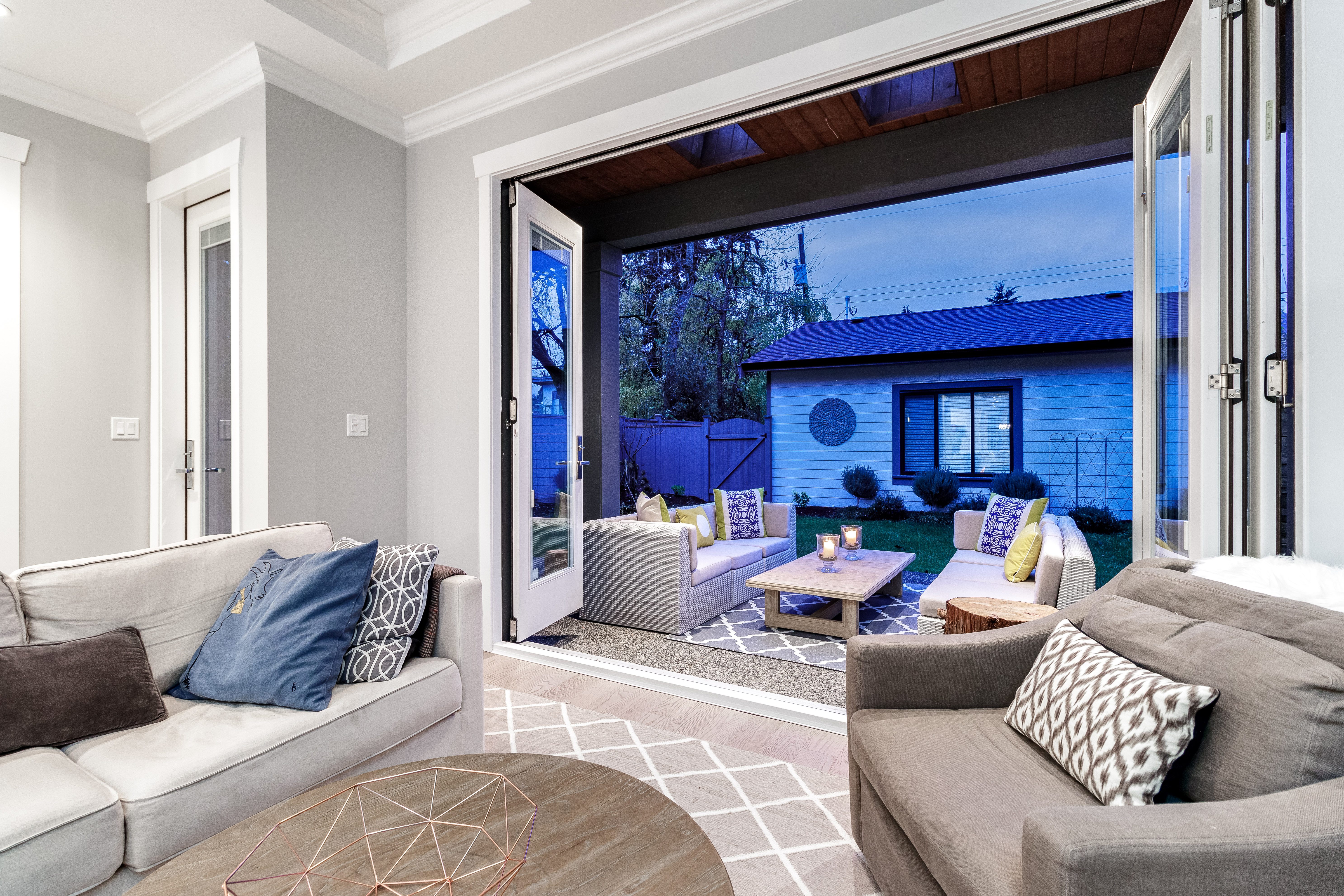 322 E 19th St, North Vancouver 27