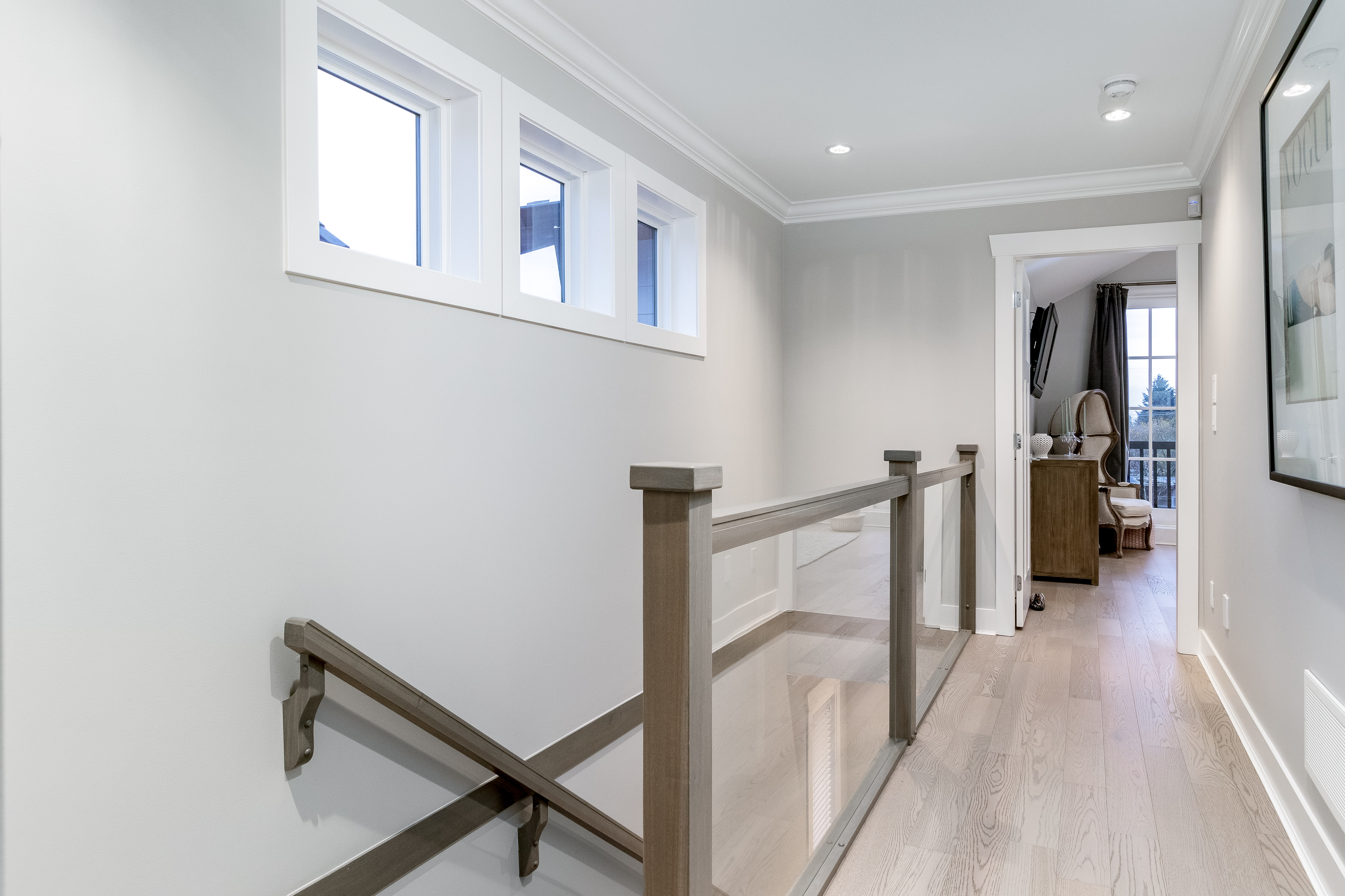 322 E 19th St, North Vancouver 36