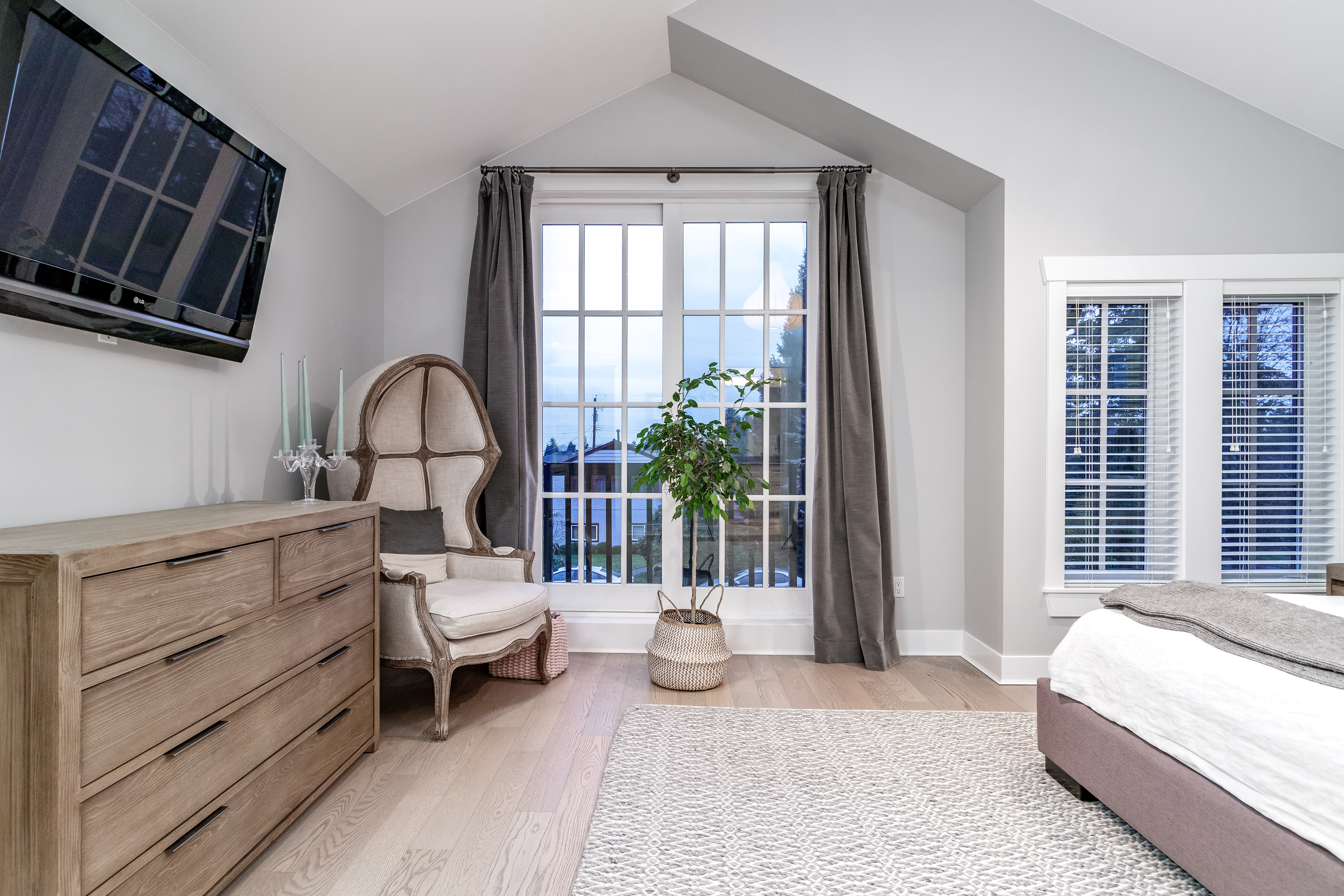 322 E 19th St, North Vancouver 37