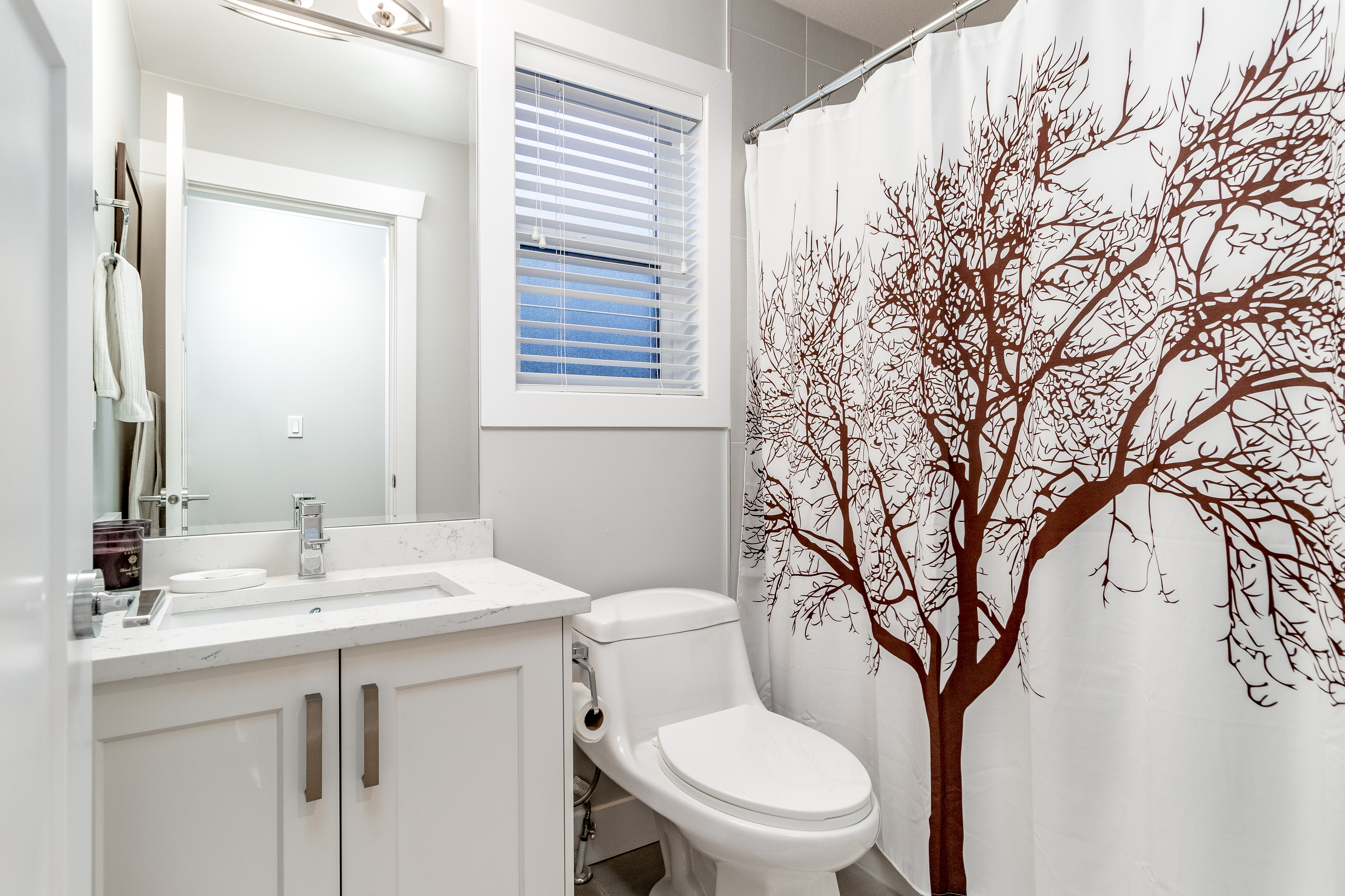 322 E 19th St, North Vancouver 45